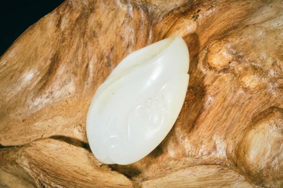 上海都达杂项专场十二（全场包邮】 和田玉精雕《福从天降》挂件