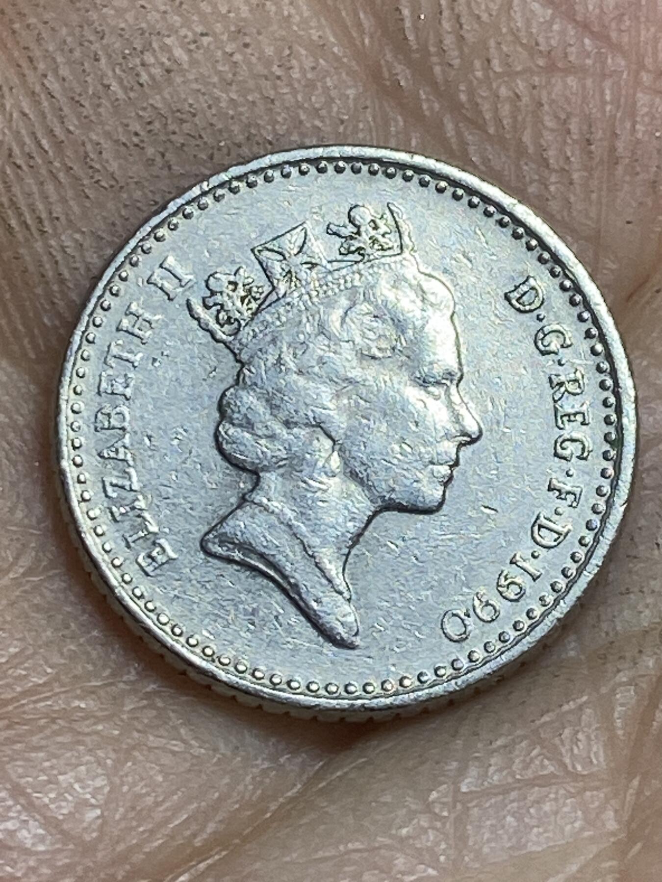 2026年第十六场(总第一百八十五场）外国好品散币场(免佣金) 英国🇬🇧1990年5便士(伊丽莎白二世中年高冠)