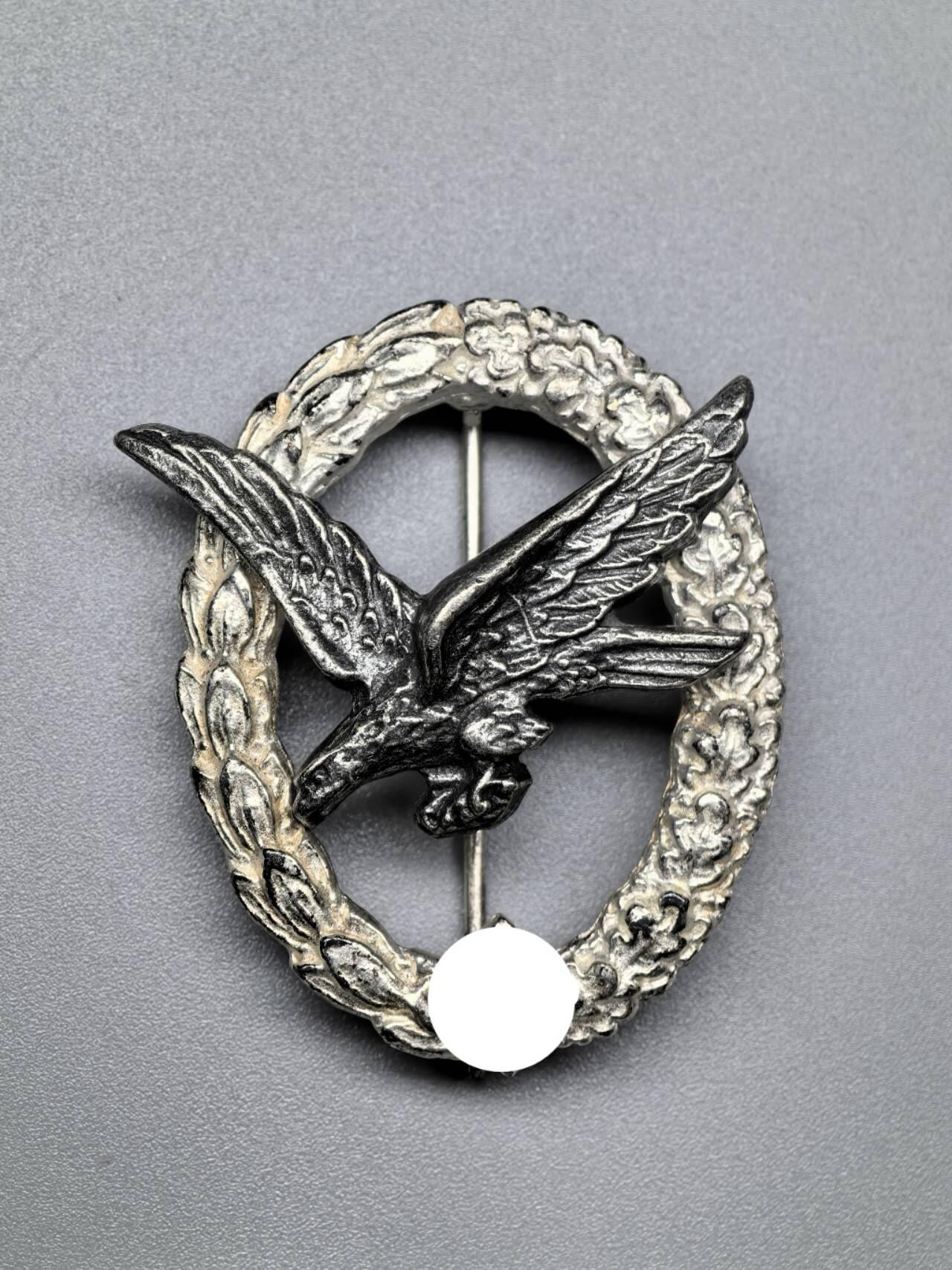 小驴勋章奖章收藏1月31日周六晚六点拍卖（珍爱和平，收藏战争，铭记历史，勿忘国耻，忠党爱国。有偿代拍，送拍规则在简介最后，参拍须阅读规则后再参拍，关系到运费包装发货时效真假辨别等关键信息，拍卖时不再发原图，看大图店主微信码在拍卖店铺介绍里） 现代工艺品空军航炮/无线电奖章