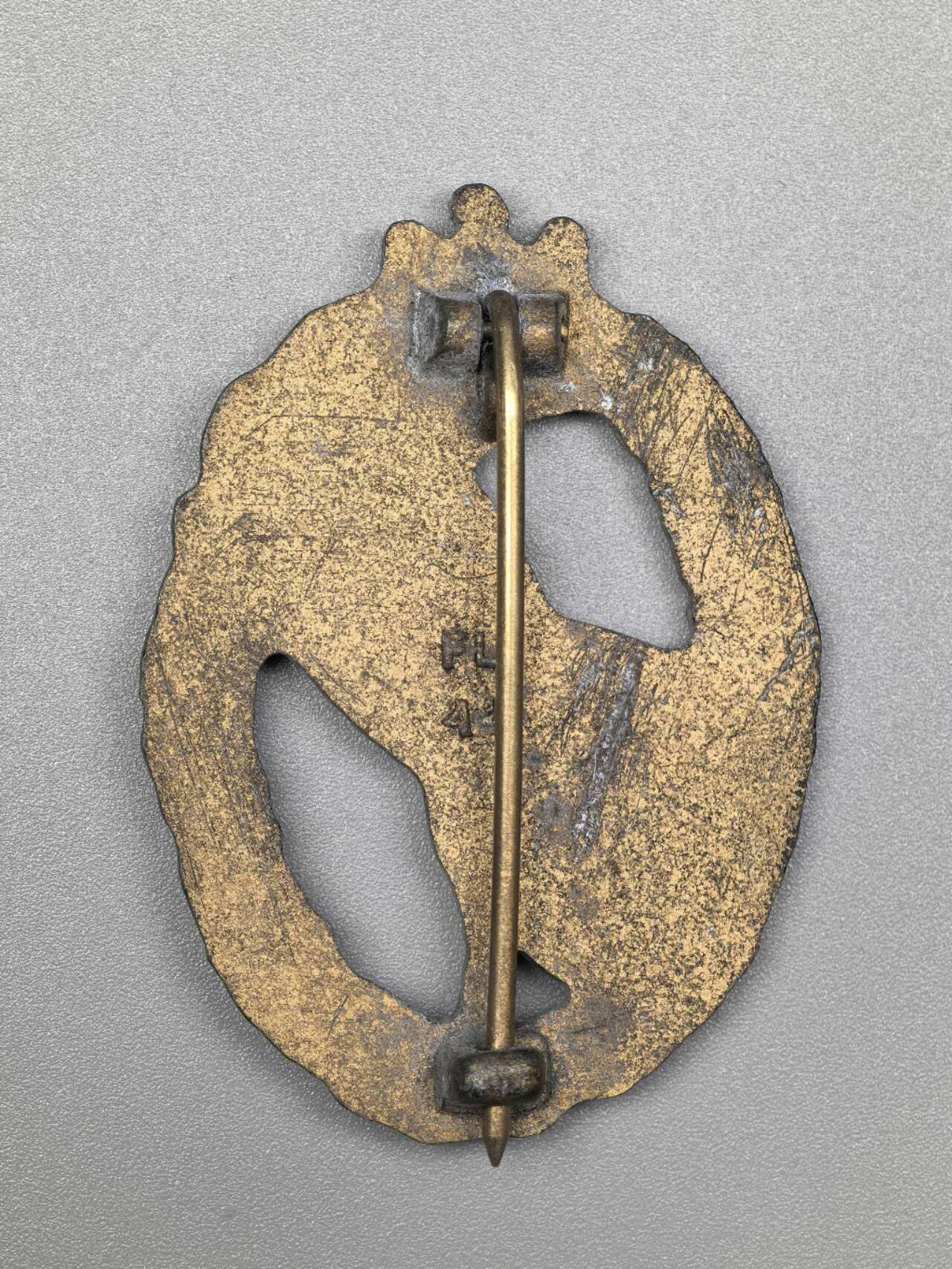 小驴勋章奖章收藏1月31日周六晚六点拍卖（珍爱和平，收藏战争，铭记历史，勿忘国耻，忠党爱国。有偿代拍，送拍规则在简介最后，参拍须阅读规则后再参拍，关系到运费包装发货时效真假辨别等关键信息，拍卖时不再发原图，看大图店主微信码在拍卖店铺介绍里） 现代工艺品陆军气球观测员奖章