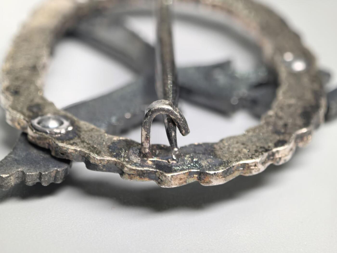 小驴勋章奖章收藏1月31日周六晚六点拍卖（珍爱和平，收藏战争，铭记历史，勿忘国耻，忠党爱国。有偿代拍，送拍规则在简介最后，参拍须阅读规则后再参拍，关系到运费包装发货时效真假辨别等关键信息，拍卖时不再发原图，看大图店主微信码在拍卖店铺介绍里）