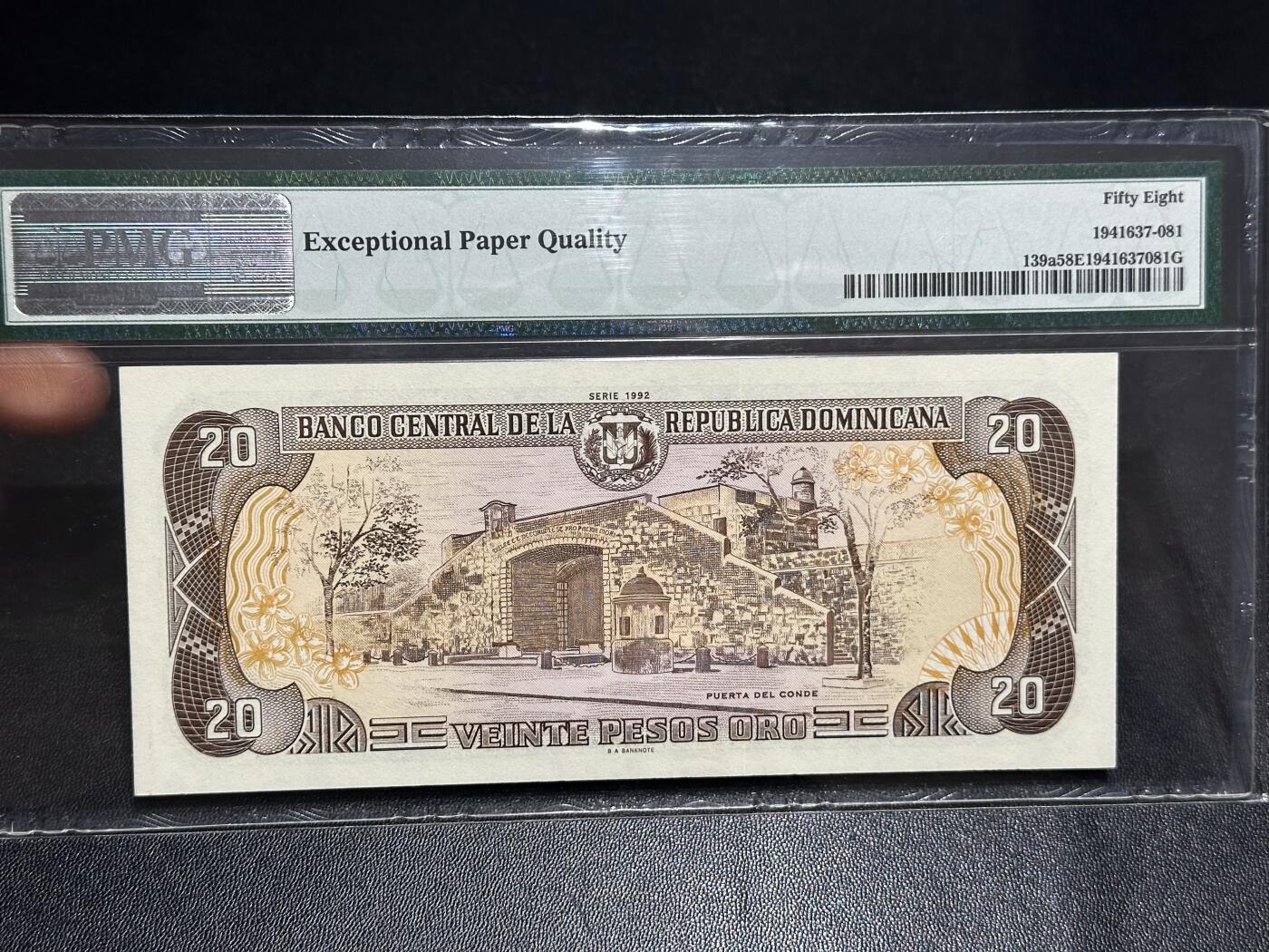 《外钞收藏家》第六百零六期（精品场）（本平台长期征集拍品、欢迎藏友们联系合作） 1992年多米尼加20比索 纪念钞 PMG58E