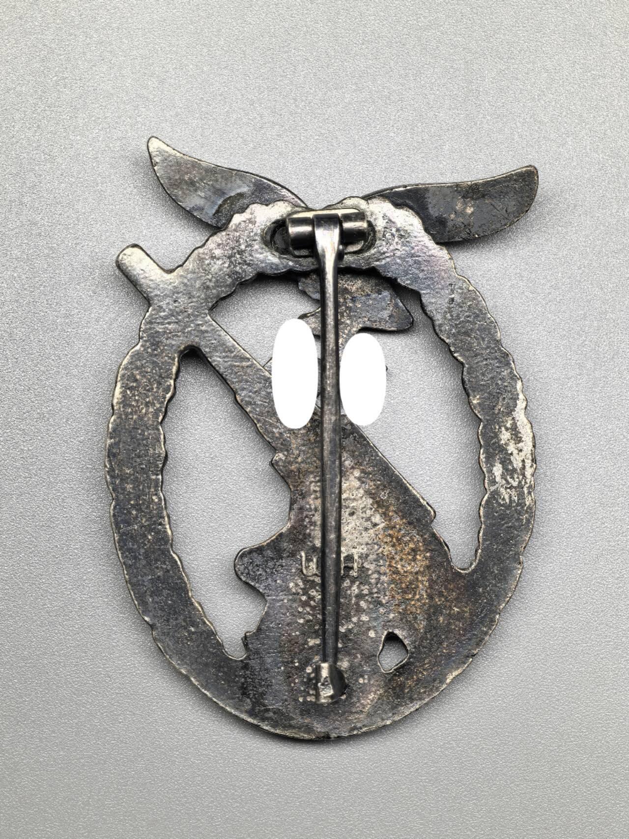 小驴勋章奖章收藏1月31日周六晚六点拍卖（珍爱和平，收藏战争，铭记历史，勿忘国耻，忠党爱国。有偿代拍，送拍规则在简介最后，参拍须阅读规则后再参拍，关系到运费包装发货时效真假辨别等关键信息，拍卖时不再发原图，看大图店主微信码在拍卖店铺介绍里） 现代工艺品空军防空奖章