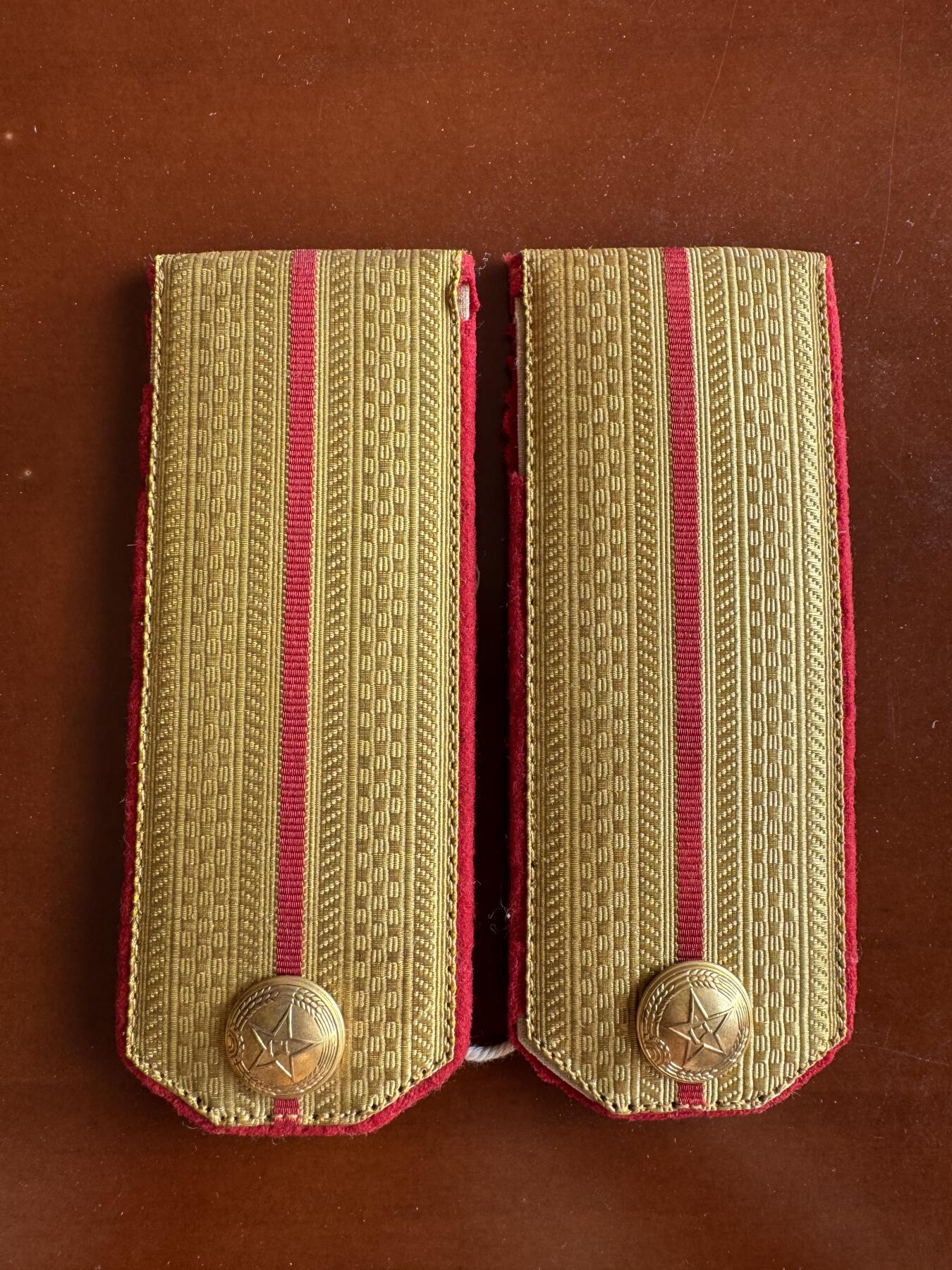 五哥徽章群   31号周六晚上八点4群联拍 肩