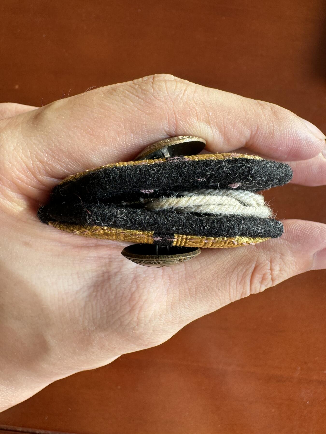 五哥徽章群   31号周六晚上八点4群联拍 肩