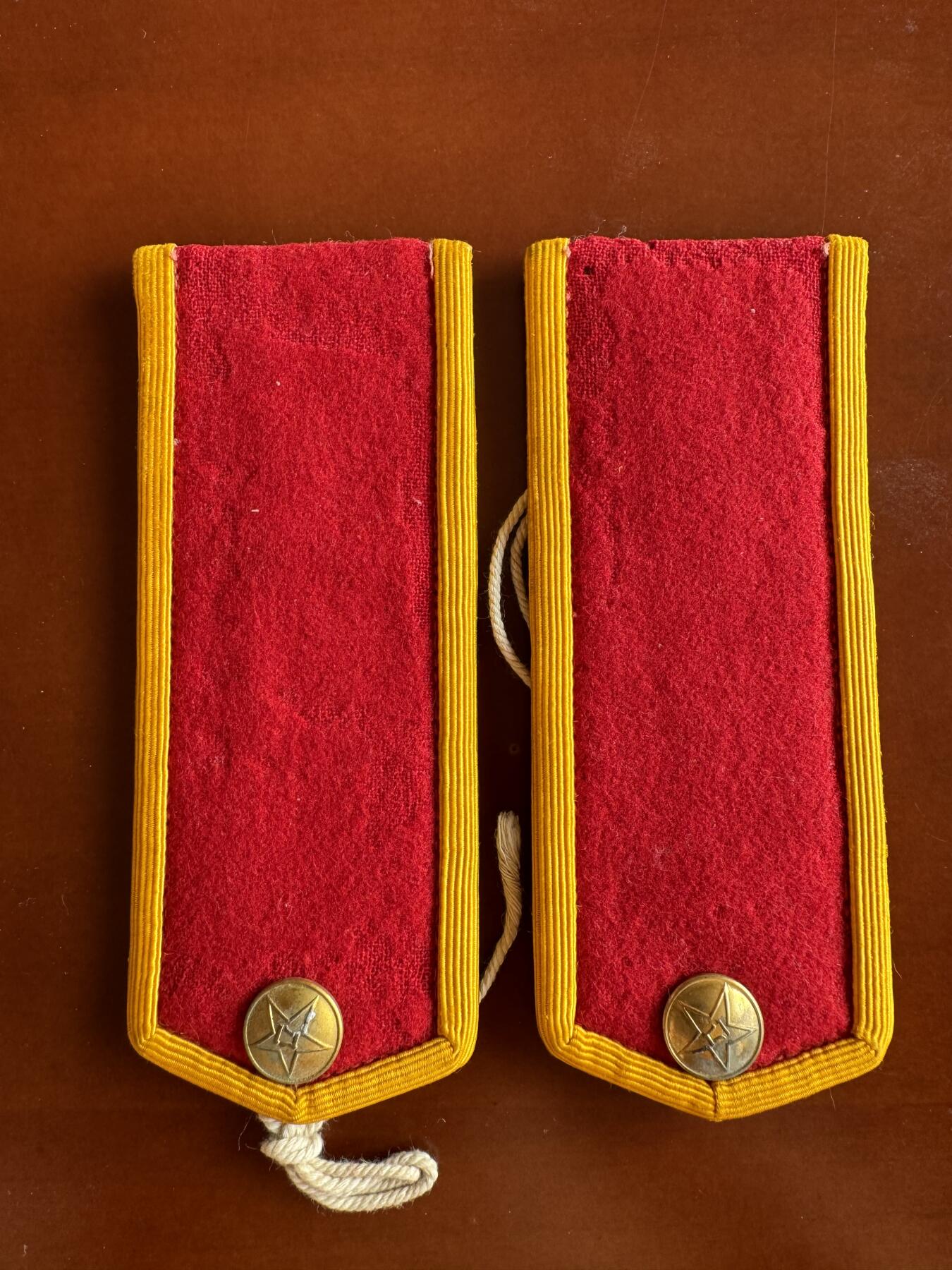 五哥徽章群   31号周六晚上八点4群联拍 肩