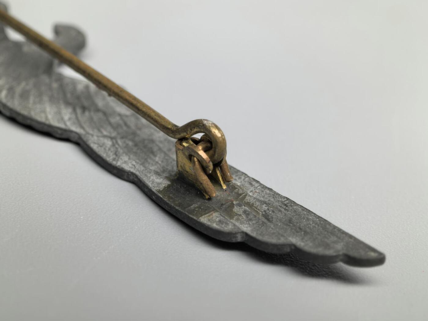 小驴勋章奖章收藏1月31日周六晚六点拍卖（珍爱和平，收藏战争，铭记历史，勿忘国耻，忠党爱国。有偿代拍，送拍规则在简介最后，参拍须阅读规则后再参拍，关系到运费包装发货时效真假辨别等关键信息，拍卖时不再发原图，看大图店主微信码在拍卖店铺介绍里） 得三陆军夏季常服胸鹰徽章，锌质，有老修