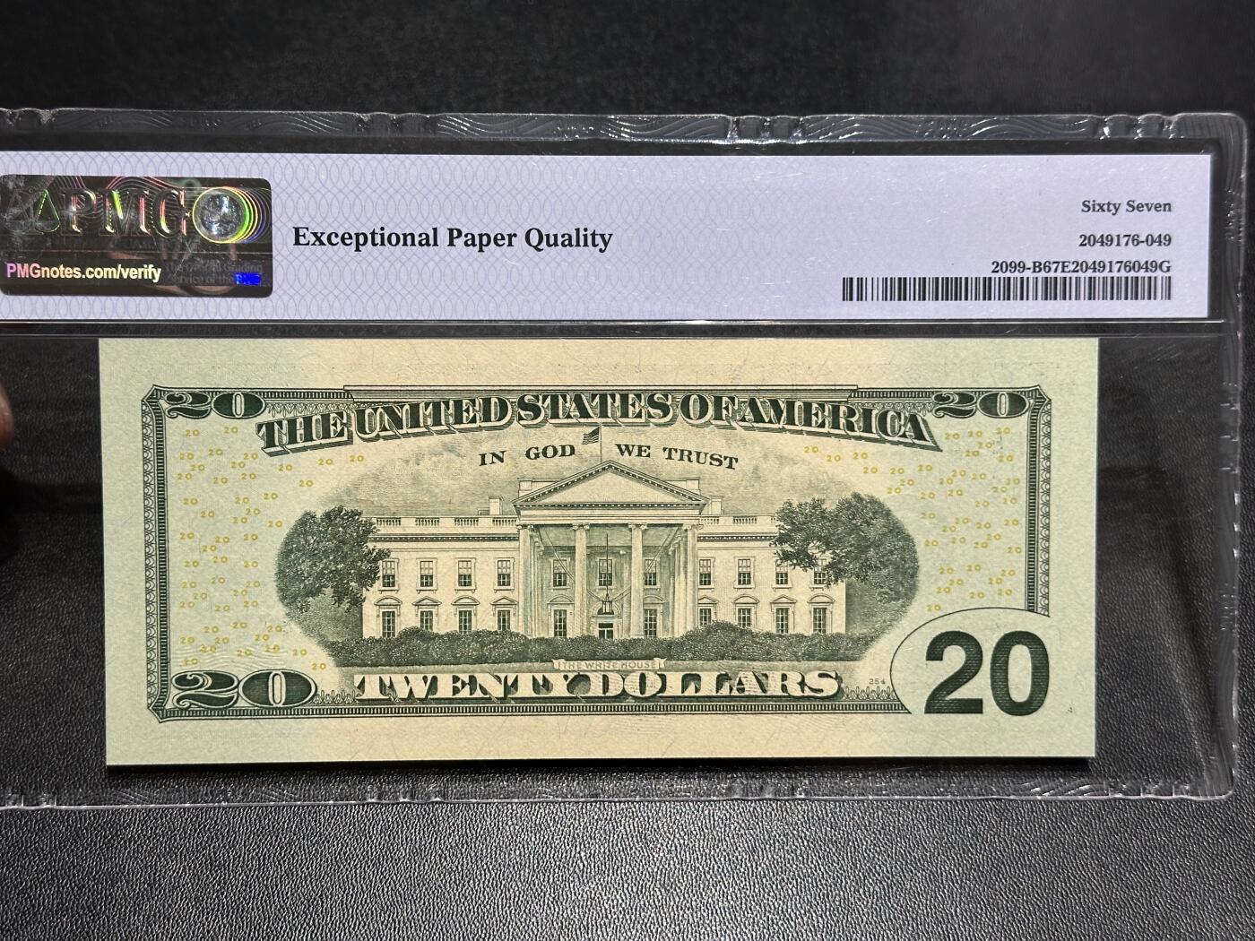 《外钞收藏家》第六百零六期（精品场）（本平台长期征集拍品、欢迎藏友们联系合作） 2017年美国彩版20美元 PMG67 国旗标