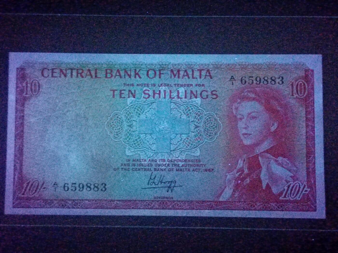 2026二月第一期，总215期 马耳他1968版10先令UNC-首冠A/1，戎装女王和海滨小镇，稀有品种