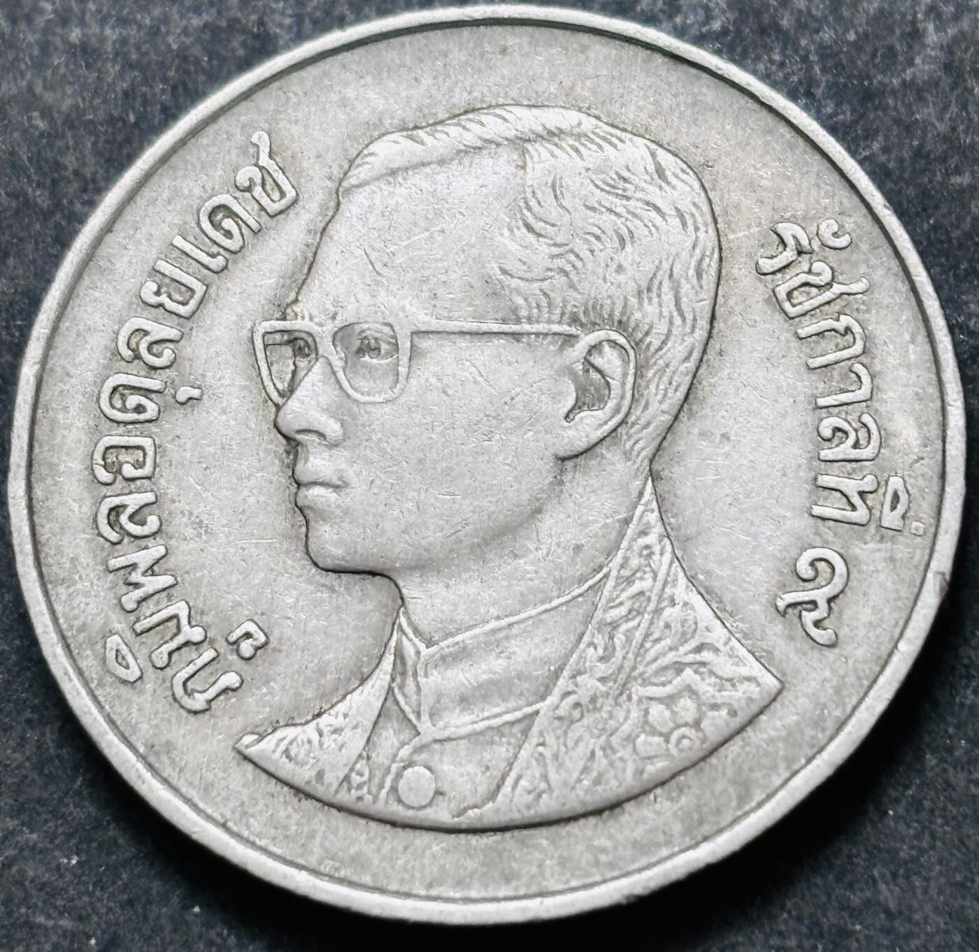 文馨钱币收藏 2026新年第五场（第 291 场）【长期接代拍品】 少见版本，龙头在右边，1987-88 年泰国老版 5 泰铢，第 17 版本，只发行两年，5 泰铢更是少见