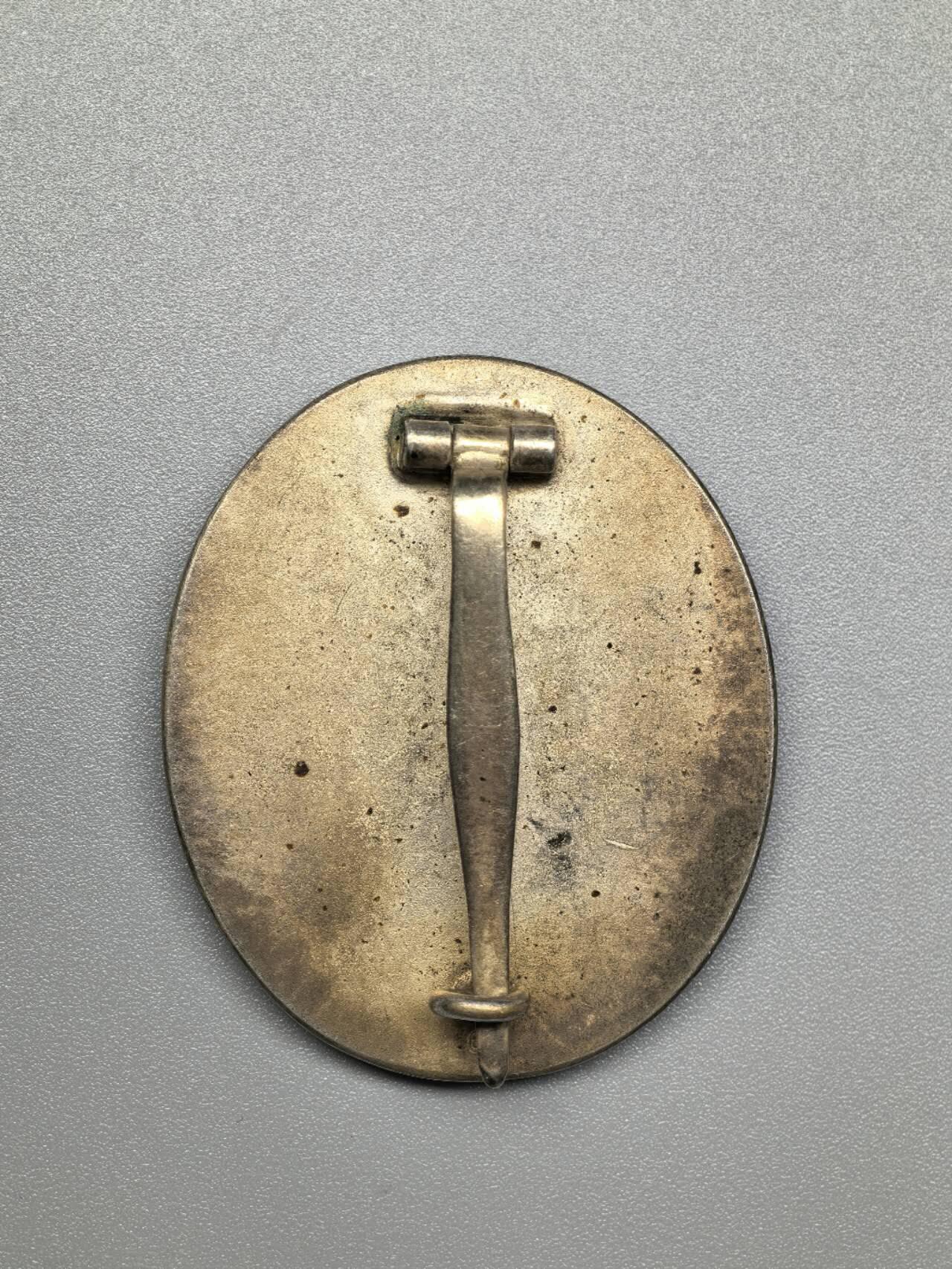 小驴勋章奖章收藏1月31日周六晚六点拍卖（珍爱和平，收藏战争，铭记历史，勿忘国耻，忠党爱国。有偿代拍，送拍规则在简介最后，参拍须阅读规则后再参拍，关系到运费包装发货时效真假辨别等关键信息，拍卖时不再发原图，看大图店主微信码在拍卖店铺介绍里） 现代工艺品银级战伤奖章