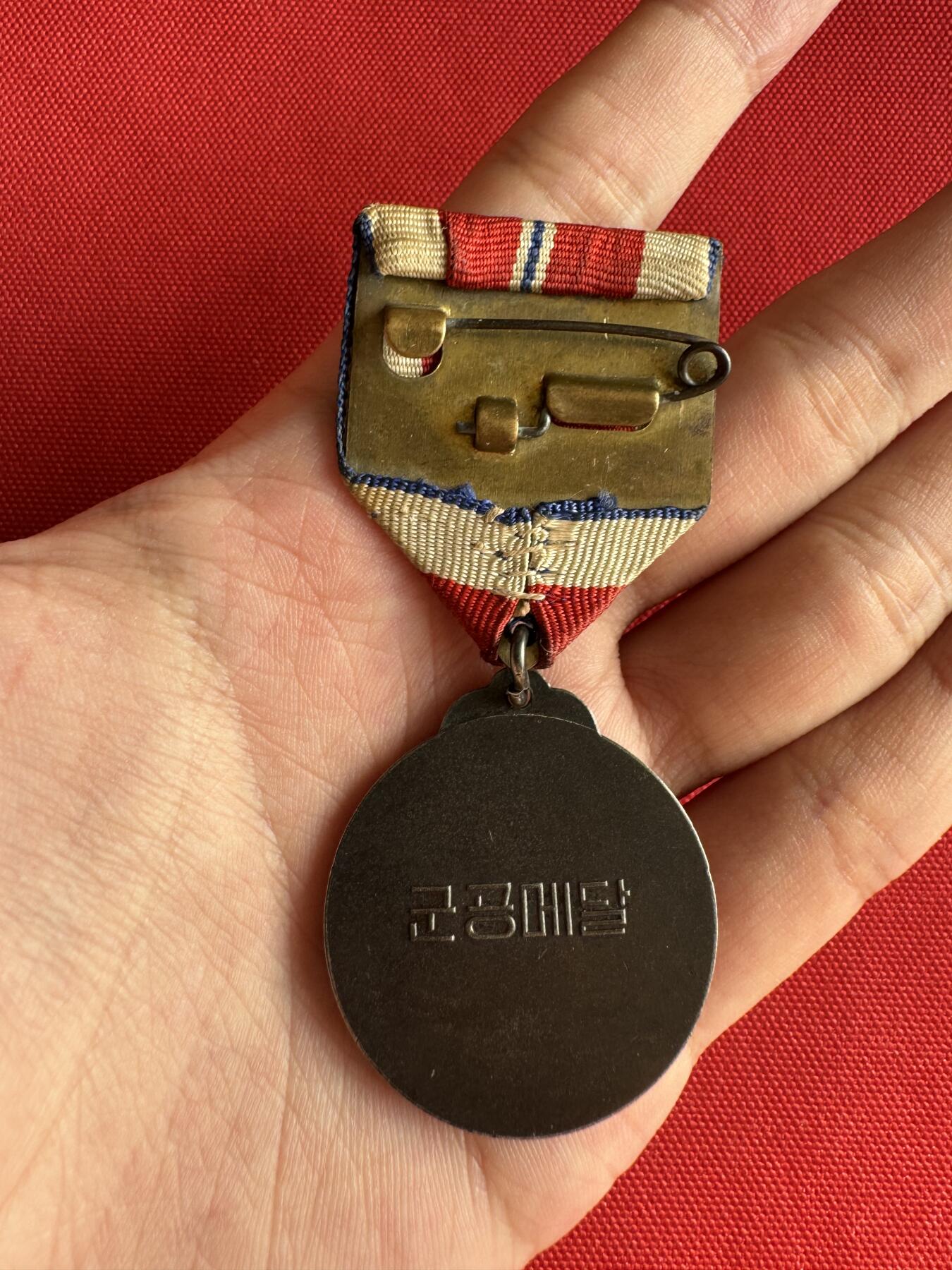 五哥徽章群   31号周六晚上八点4群联拍 银章原挂