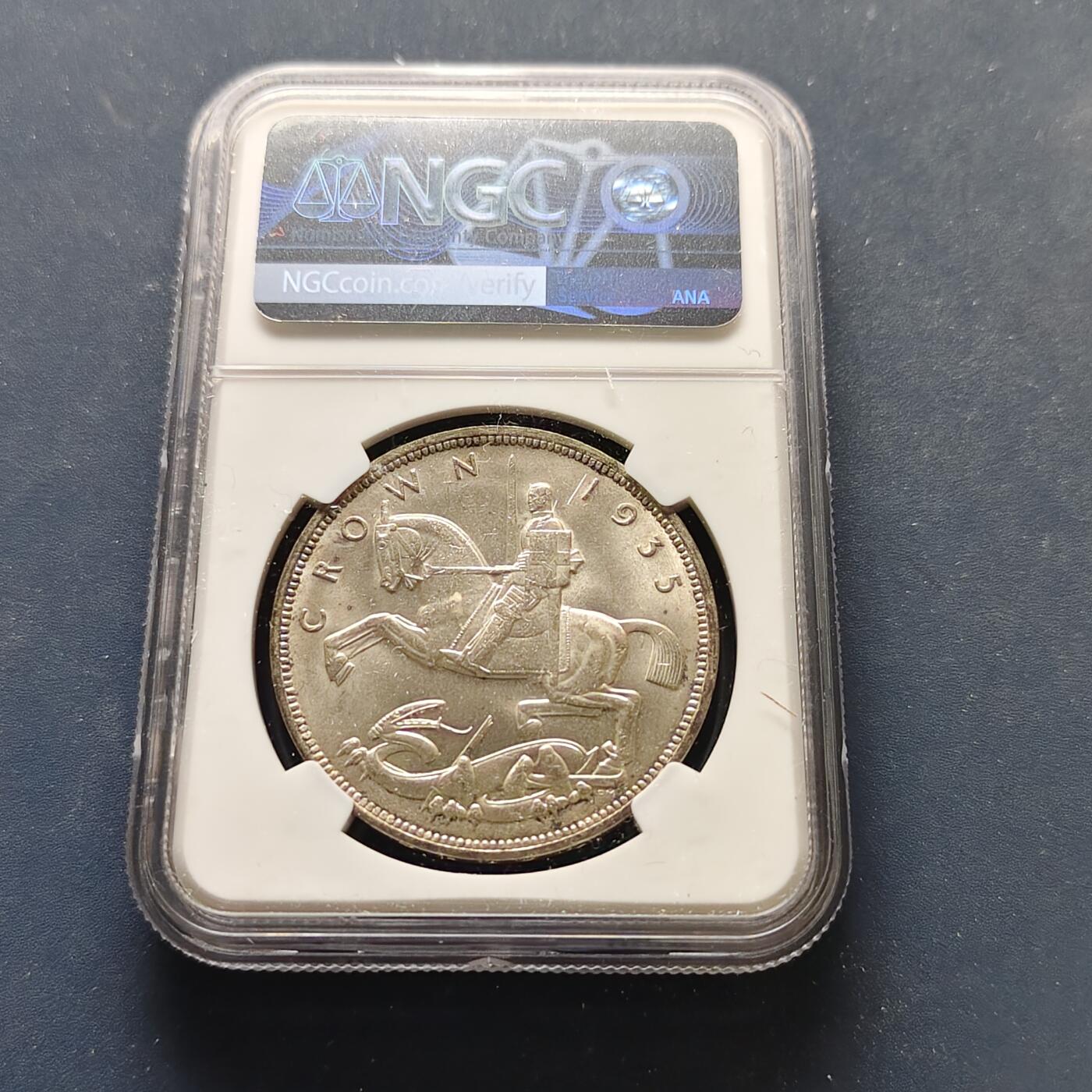 【全场包邮】纯粹捡漏拍499场-持续更新中 英国1935年1克朗乔治五世在位25周年木马剑克朗型纪念银币-NGC MS63