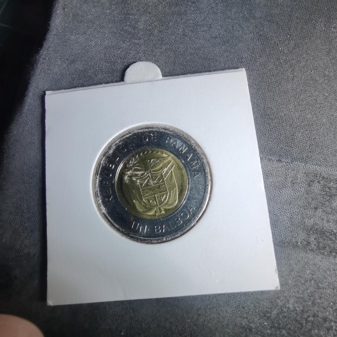 沼泽如烟--第981场 巴拿马2019年1巴波亚双色纪念币 26mm 安提瓜的圣玛利亚大教堂