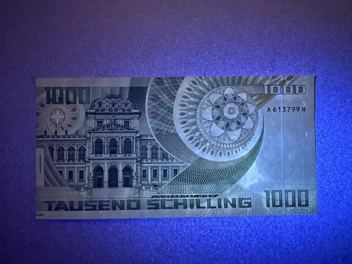 《艾美收藏》第230期-2.1周日外币年前精品场 奥地利1000先令 UNC 1983年薛定谔 角上有处轻微荧光 无4双尾