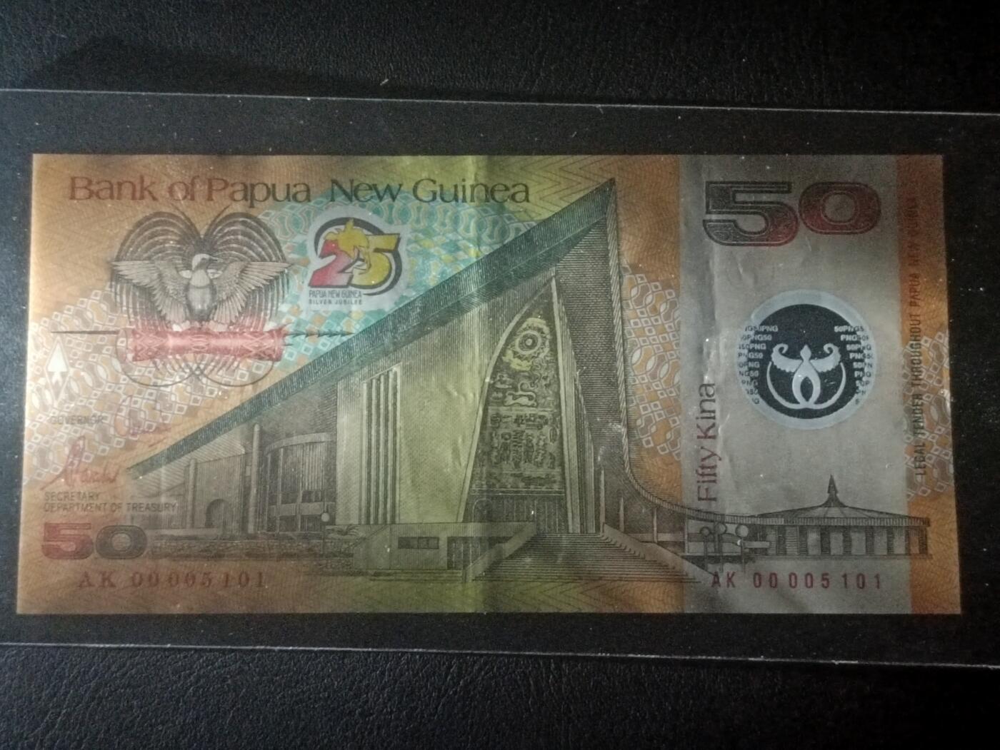 2026二月第一期，总215期 巴布亚新几内亚2000年独立25周年50基纳纪念钞AUNC千位号，议会大楼和独立领袖索玛雷