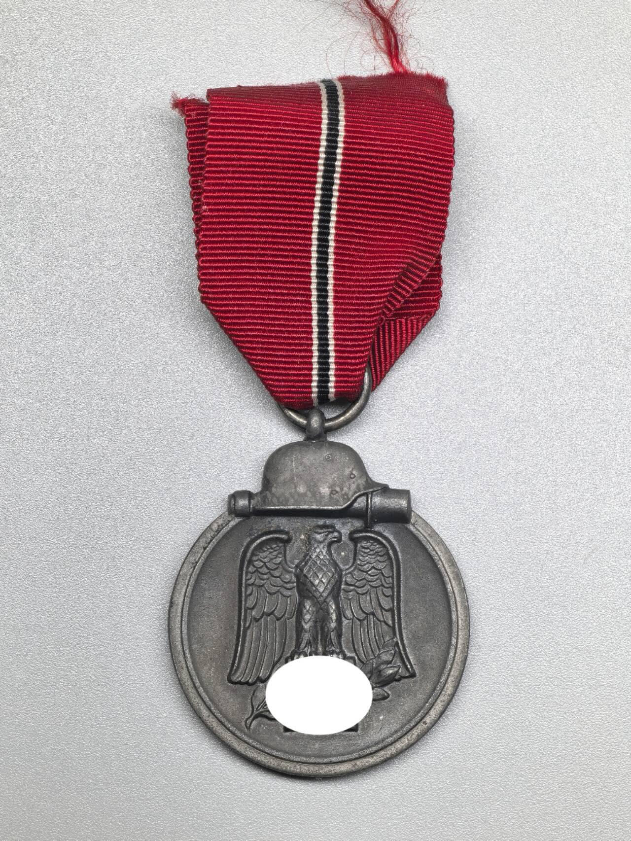 小驴勋章奖章收藏1月31日周六晚六点拍卖（珍爱和平，收藏战争，铭记历史，勿忘国耻，忠党爱国。有偿代拍，送拍规则在简介最后，参拍须阅读规则后再参拍，关系到运费包装发货时效真假辨别等关键信息，拍卖时不再发原图，看大图店主微信码在拍卖店铺介绍里） 得三东线冬季作战奖章，锌质铸造