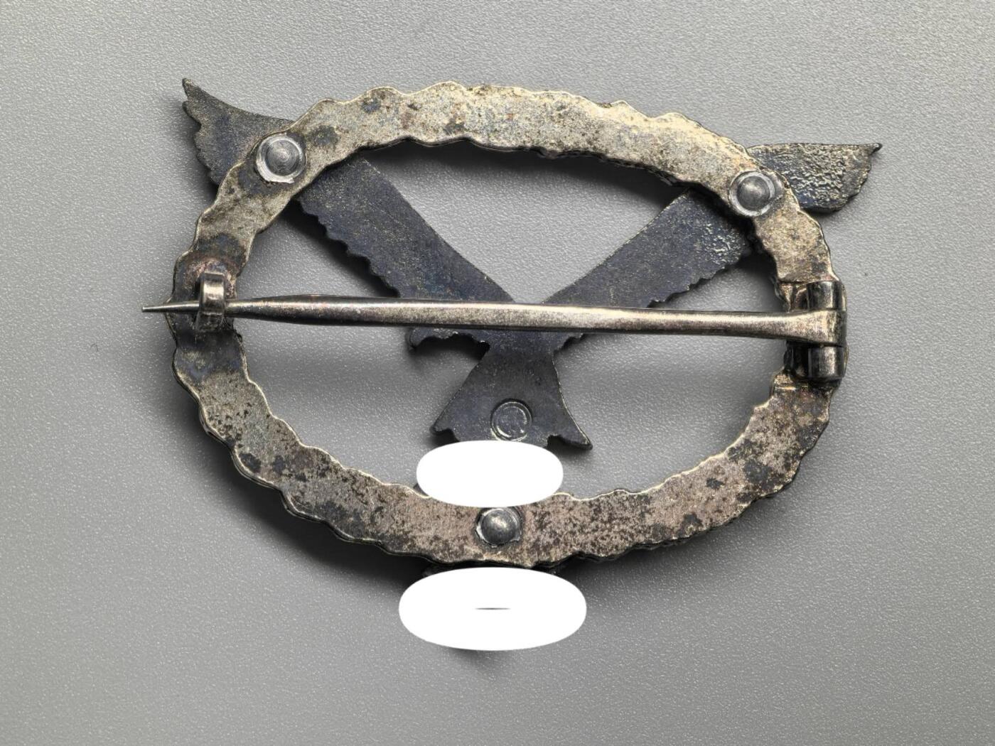 小驴勋章奖章收藏1月31日周六晚六点拍卖（珍爱和平，收藏战争，铭记历史，勿忘国耻，忠党爱国。有偿代拍，送拍规则在简介最后，参拍须阅读规则后再参拍，关系到运费包装发货时效真假辨别等关键信息，拍卖时不再发原图，看大图店主微信码在拍卖店铺介绍里）