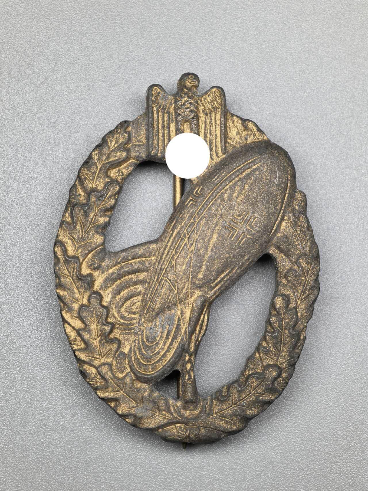 小驴勋章奖章收藏1月31日周六晚六点拍卖（珍爱和平，收藏战争，铭记历史，勿忘国耻，忠党爱国。有偿代拍，送拍规则在简介最后，参拍须阅读规则后再参拍，关系到运费包装发货时效真假辨别等关键信息，拍卖时不再发原图，看大图店主微信码在拍卖店铺介绍里） 现代工艺品陆军气球观测员奖章