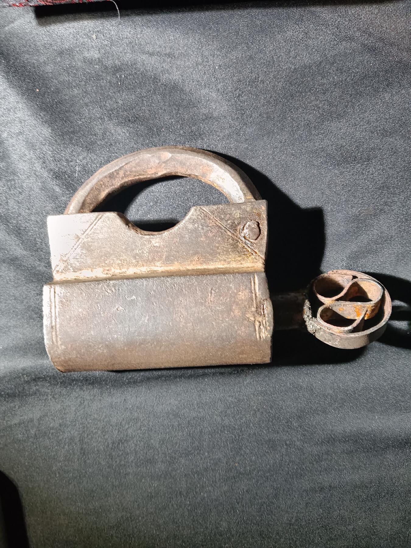 115期新疆红钱粟特钱币丝路钱币专场 清代新疆少数民族地区铁锁(可正常打开)