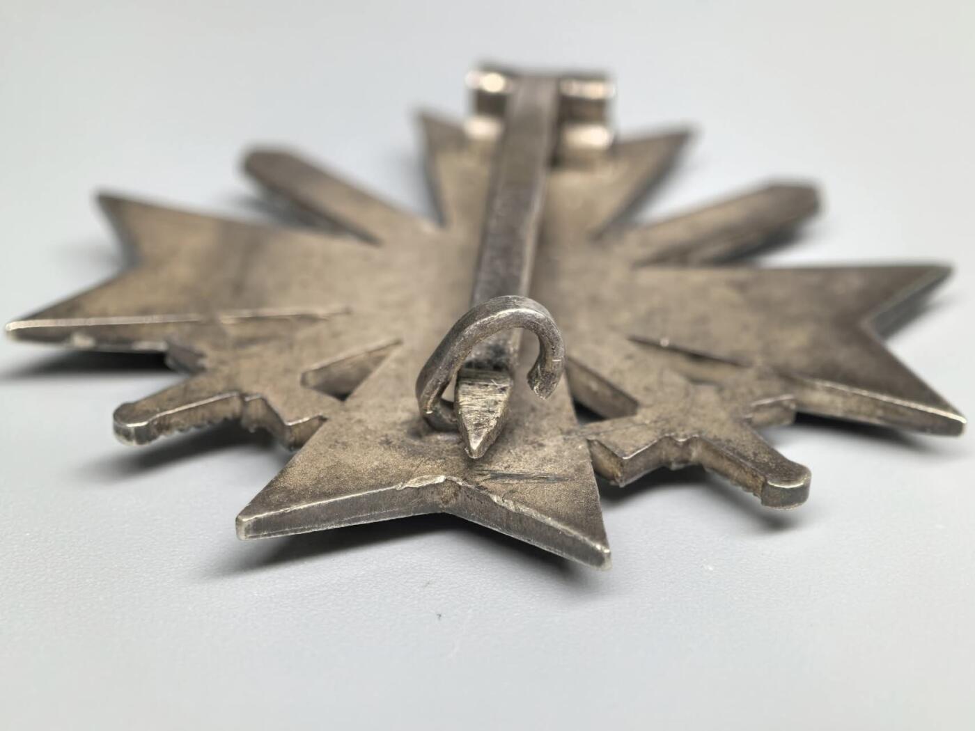 小驴勋章奖章收藏1月31日周六晚六点拍卖（珍爱和平，收藏战争，铭记历史，勿忘国耻，忠党爱国。有偿代拍，送拍规则在简介最后，参拍须阅读规则后再参拍，关系到运费包装发货时效真假辨别等关键信息，拍卖时不再发原图，看大图店主微信码在拍卖店铺介绍里） 得三一级佩剑战功十字勋章，铜合金镀银