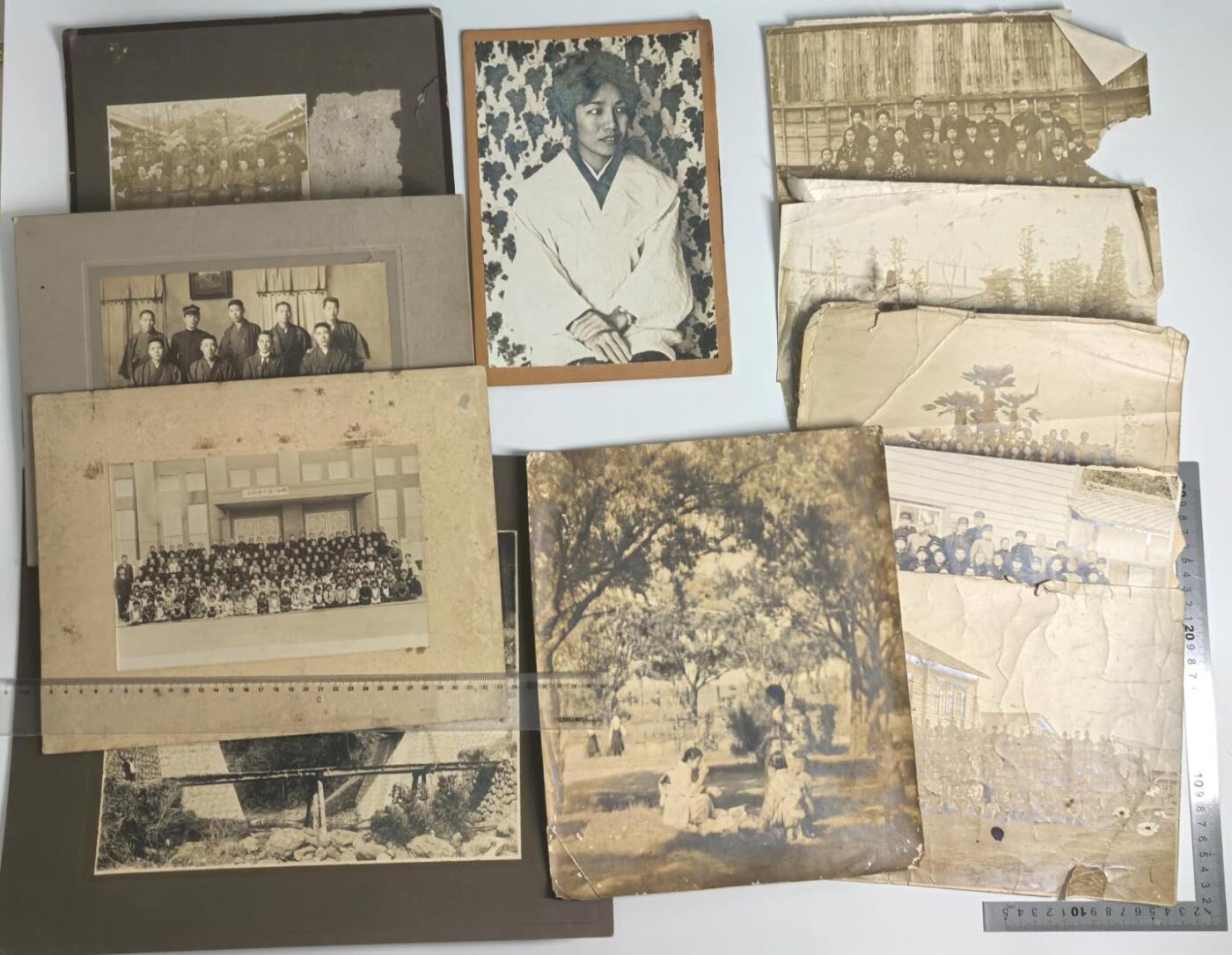 小驴勋章奖章收藏1月31日周六晚六点拍卖（珍爱和平，收藏战争，铭记历史，勿忘国耻，忠党爱国。有偿代拍，送拍规则在简介最后，参拍须阅读规则后再参拍，关系到运费包装发货时效真假辨别等关键信息，拍卖时不再发原图，看大图店主微信码在拍卖店铺介绍里） 日老照片一组