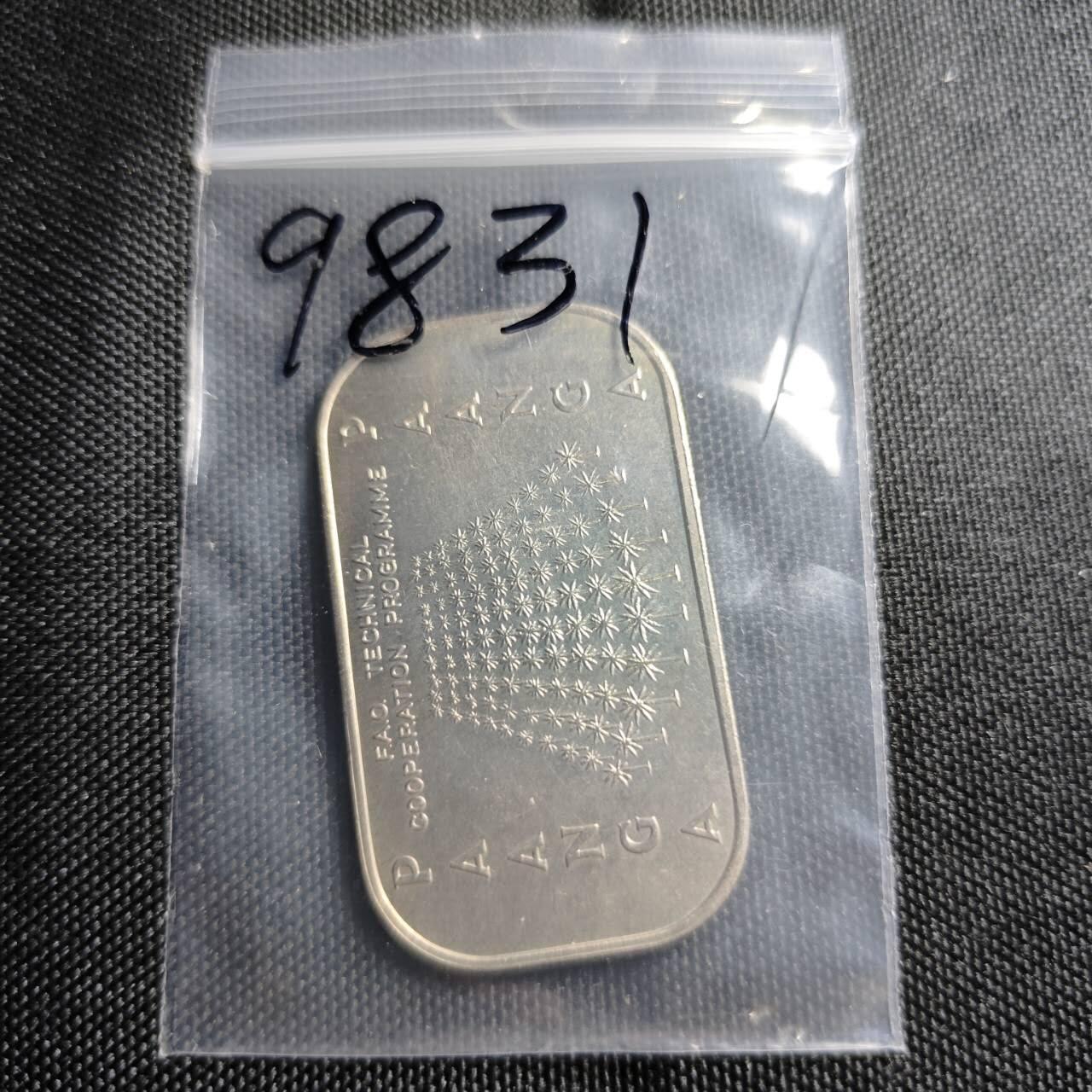 KK钱币收藏小铺  第398期 百期特拍（四拍之二） 2月预留时间 周末发货  1979汤加1潘果纪念币 饼干币