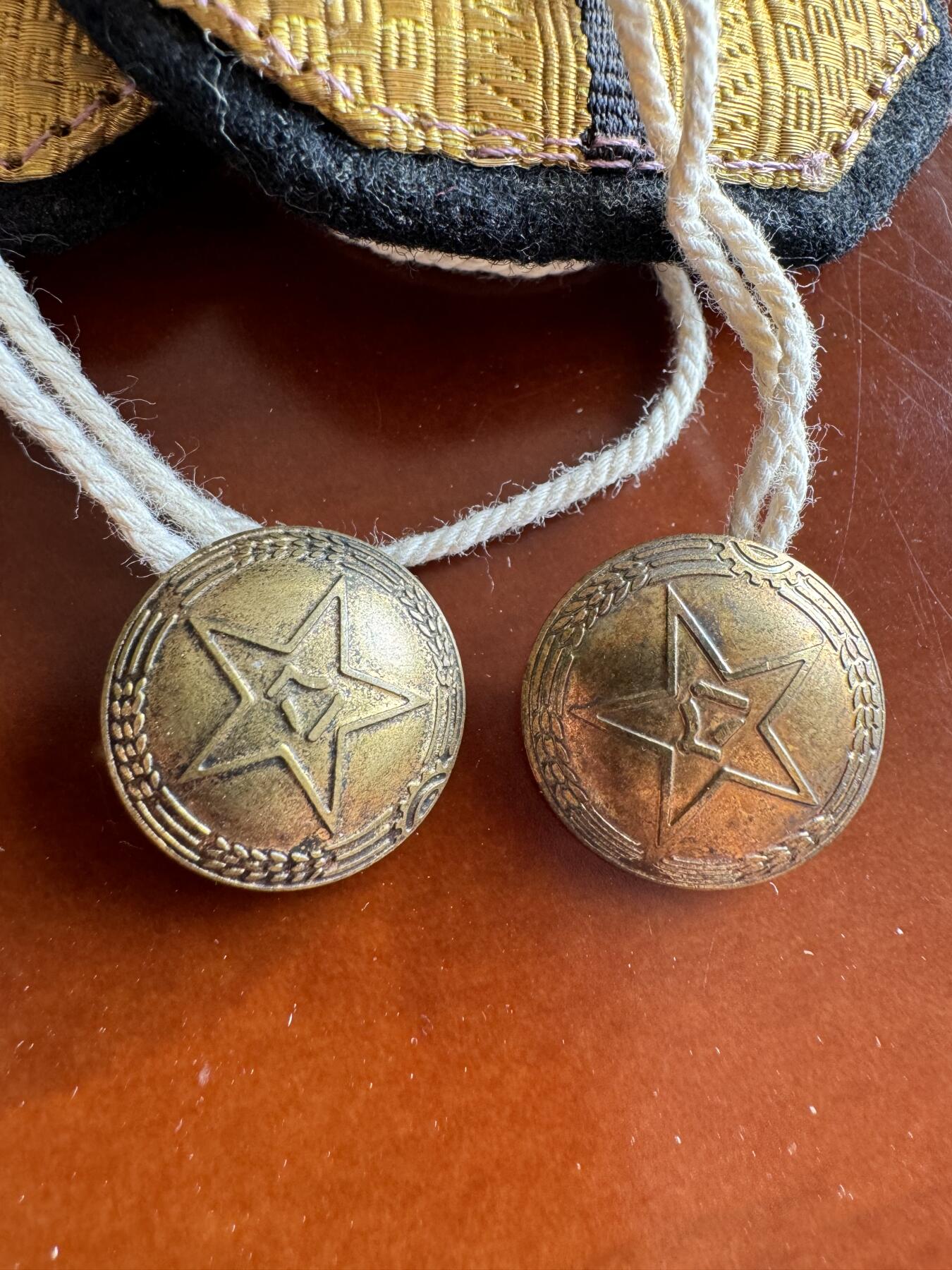 五哥徽章群   31号周六晚上八点4群联拍 肩