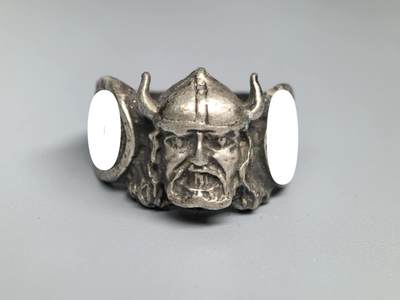 小驴勋章奖章收藏1月31日周六晚六点拍卖（珍爱和平，收藏战争，铭记历史，勿忘国耻，忠党爱国。有偿代拍，送拍规则在简介最后，参拍须阅读规则后再参拍，关系到运费包装发货时效真假辨别等关键信息，拍卖时不再发原图，看大图店主微信码在拍卖店铺介绍里） - 现代工艺品维京SS戒指，港码22-23码，材质未知