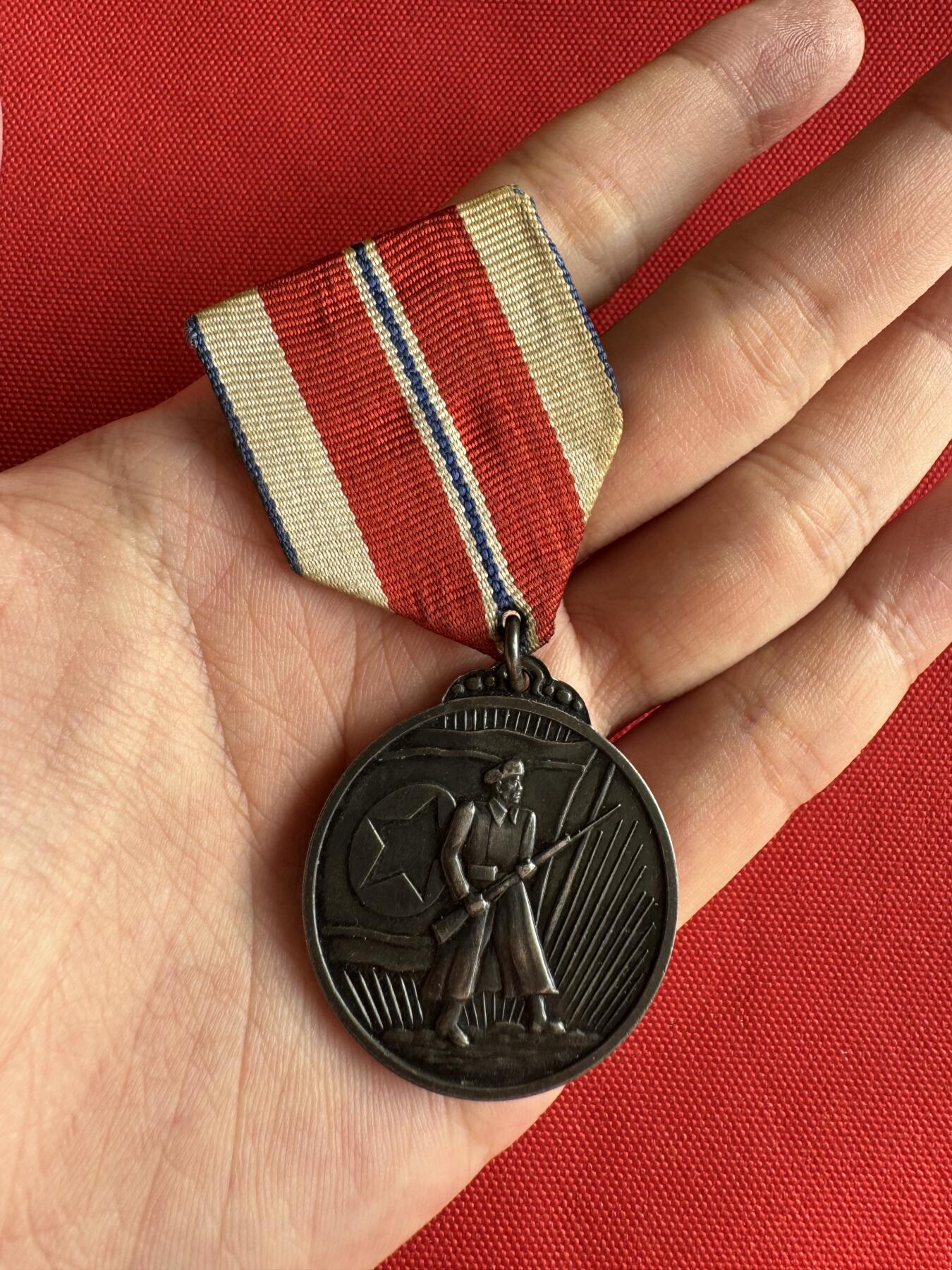 五哥徽章群   31号周六晚上八点4群联拍 银章原挂