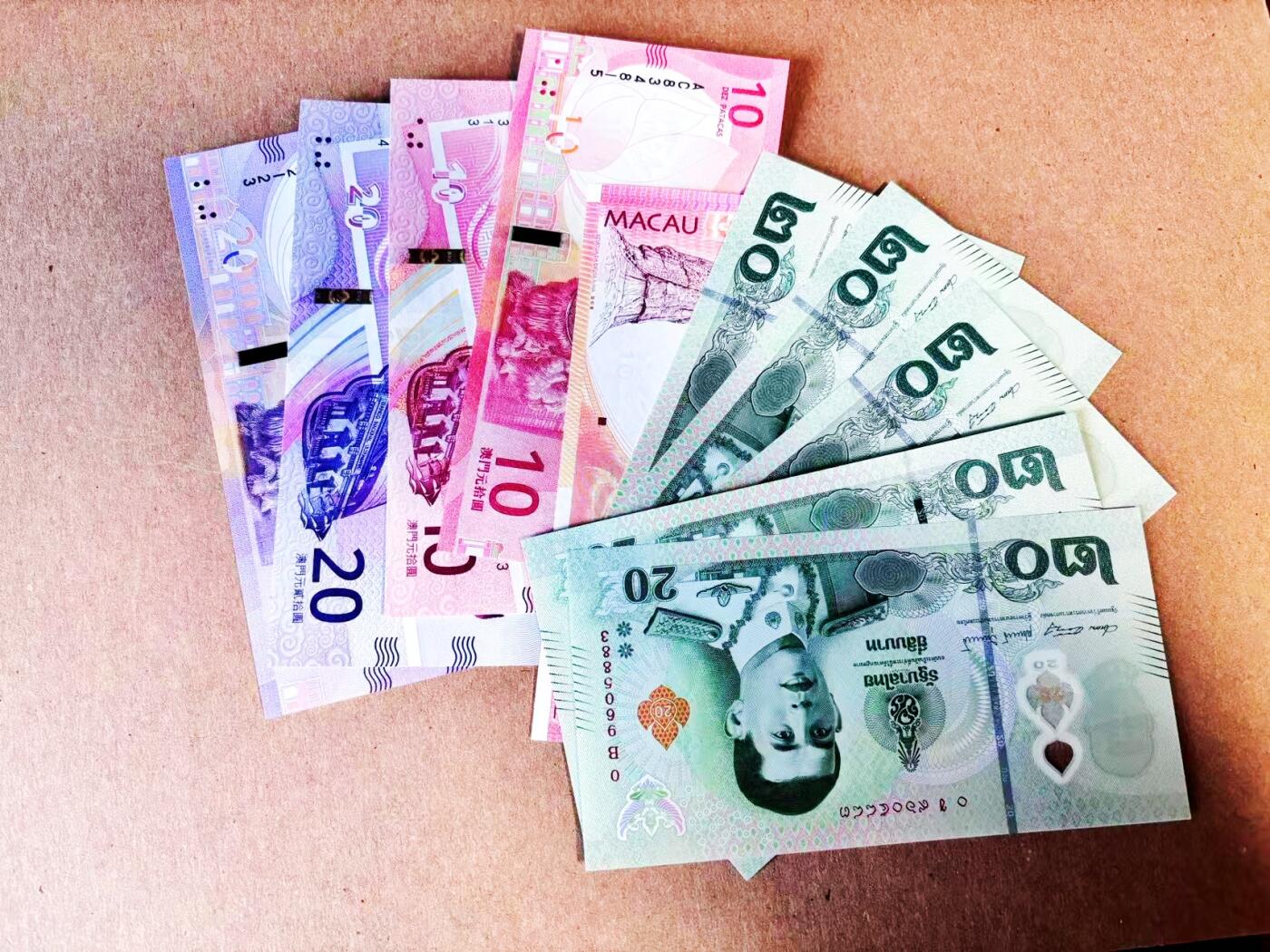 【Blue Auction】世界纸币精拍第781期——18级TOP拍卖/信誉/品质/专业/高效💫 【一组10张 含无47】泰国20铢&澳门10-20元 全新UNC