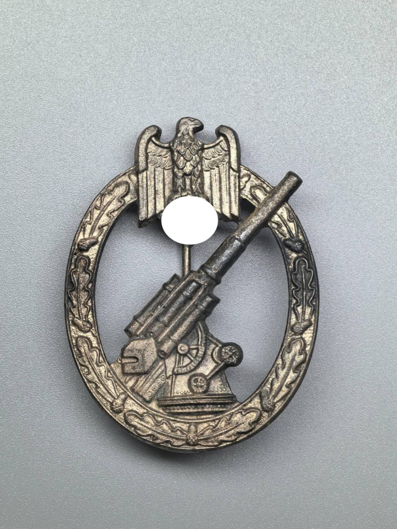 小驴勋章奖章收藏1月31日周六晚六点拍卖（珍爱和平，收藏战争，铭记历史，勿忘国耻，忠党爱国。有偿代拍，送拍规则在简介最后，参拍须阅读规则后再参拍，关系到运费包装发货时效真假辨别等关键信息，拍卖时不再发原图，看大图店主微信码在拍卖店铺介绍里） 现代工艺品陆军防空炮兵奖章