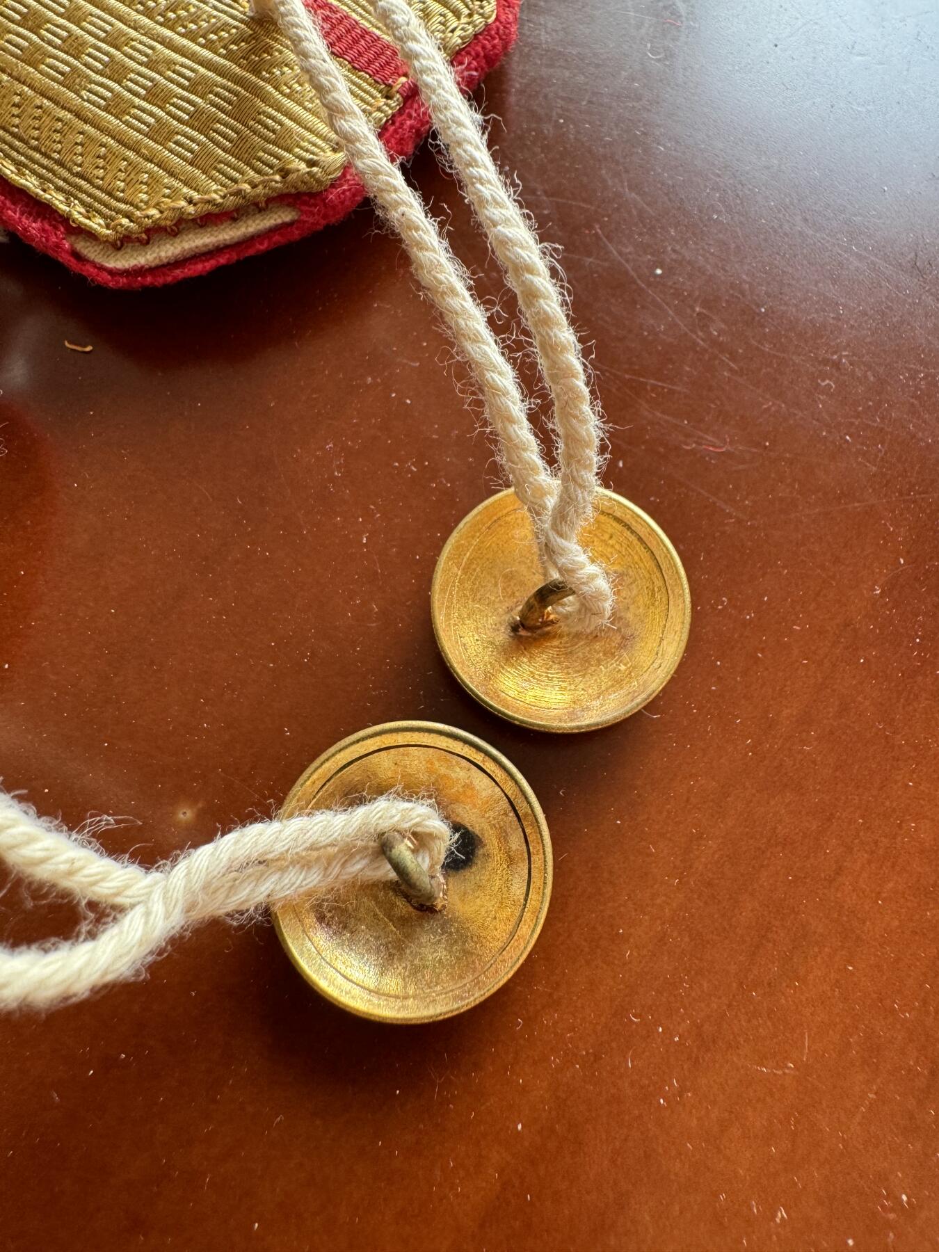 五哥徽章群   31号周六晚上八点4群联拍 肩