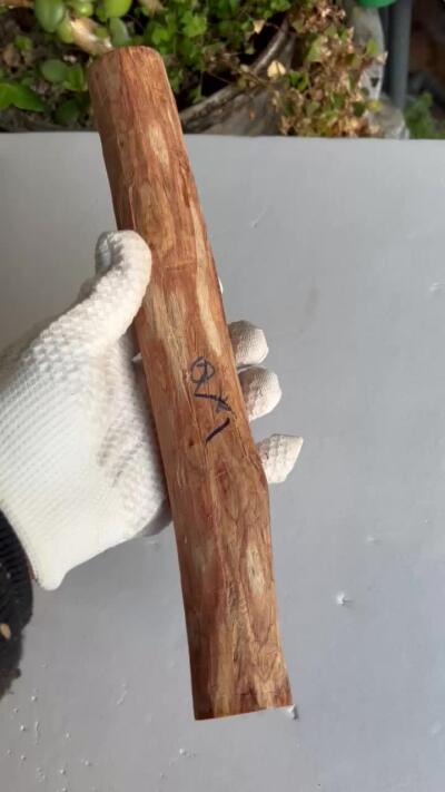 零元拍：NO.35-5 海南黄花梨珠子料，外面白皮基本都去掉了，红肉打底。290/40/35MM