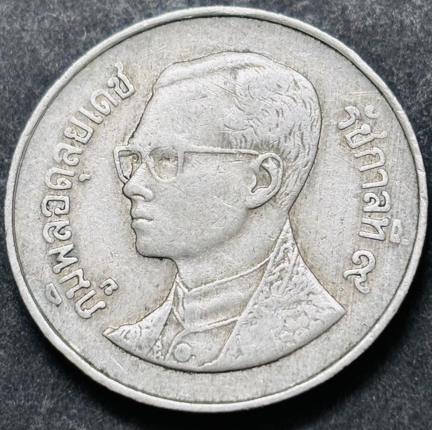 文馨钱币收藏 2026新年第五场（第 291 场）【长期接代拍品】 少见版本，龙头在右边，1987-88 年泰国老版 5 泰铢，第 17 版本，只发行两年，5 泰铢更是少见