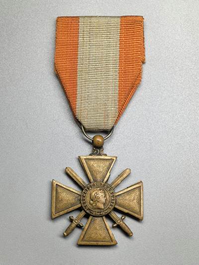 小驴勋章奖章收藏1月31日周六晚六点拍卖（珍爱和平，收藏战争，铭记历史，勿忘国耻，忠党爱国。有偿代拍，送拍规则在简介最后，参拍须阅读规则后再参拍，关系到运费包装发货时效真假辨别等关键信息，拍卖时不再发原图，看大图店主微信码在拍卖店铺介绍里） - 法国海外战斗十字奖章