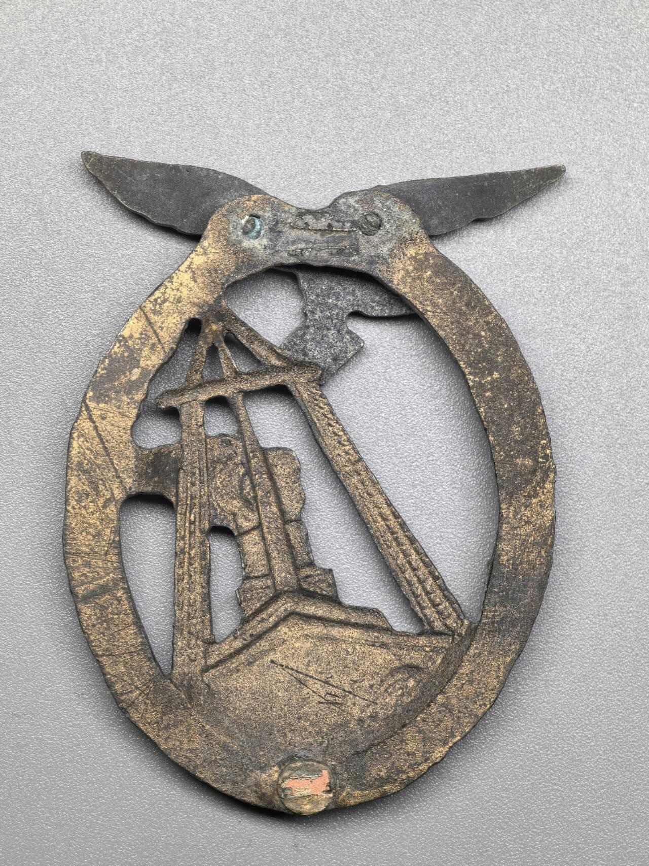 小驴勋章奖章收藏1月31日周六晚六点拍卖（珍爱和平，收藏战争，铭记历史，勿忘国耻，忠党爱国。有偿代拍，送拍规则在简介最后，参拍须阅读规则后再参拍，关系到运费包装发货时效真假辨别等关键信息，拍卖时不再发原图，看大图店主微信码在拍卖店铺介绍里） 现代工艺品空军海战奖章