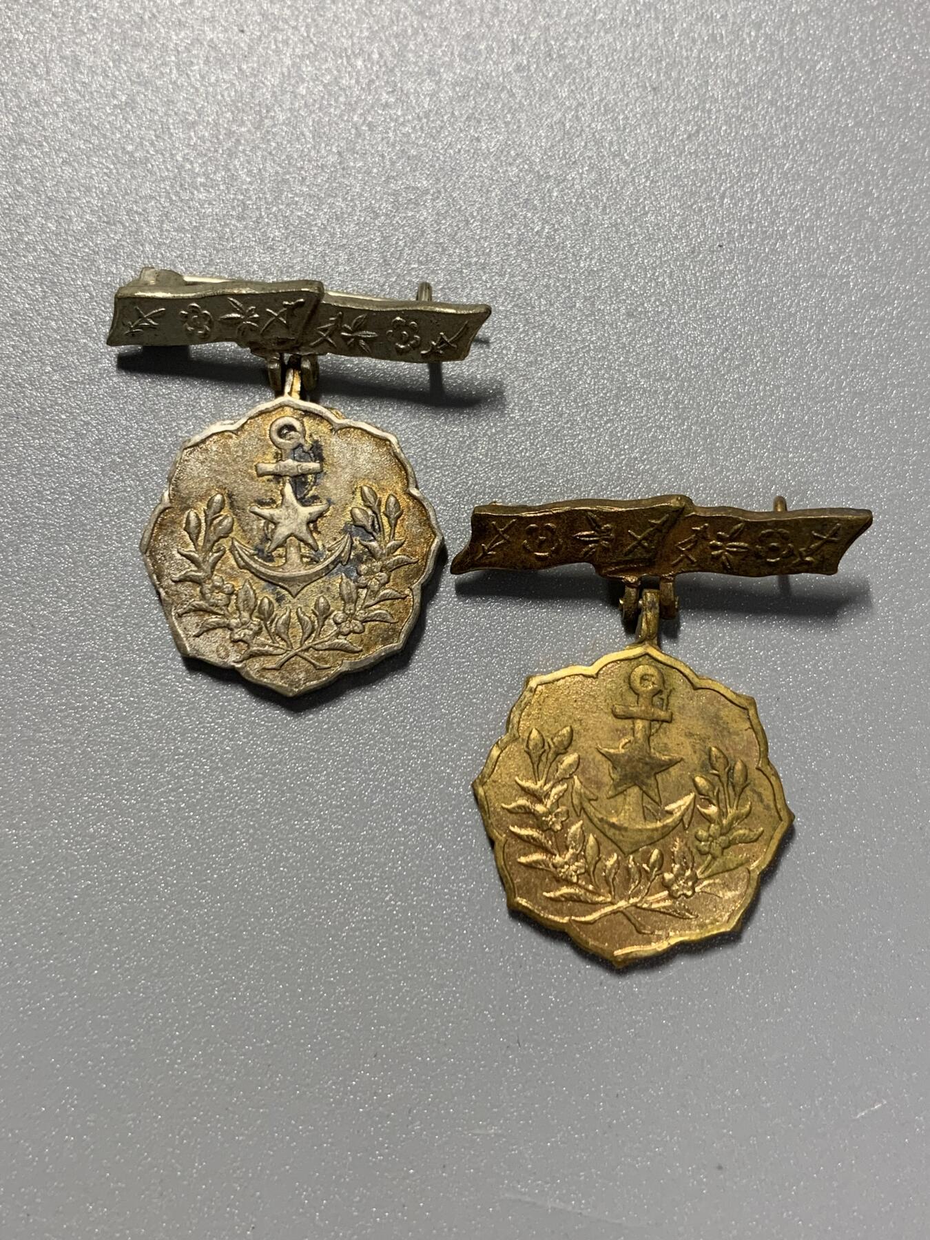 远东徽章小铺2月1日周日晚上9点结束 爱国妇人会两枚