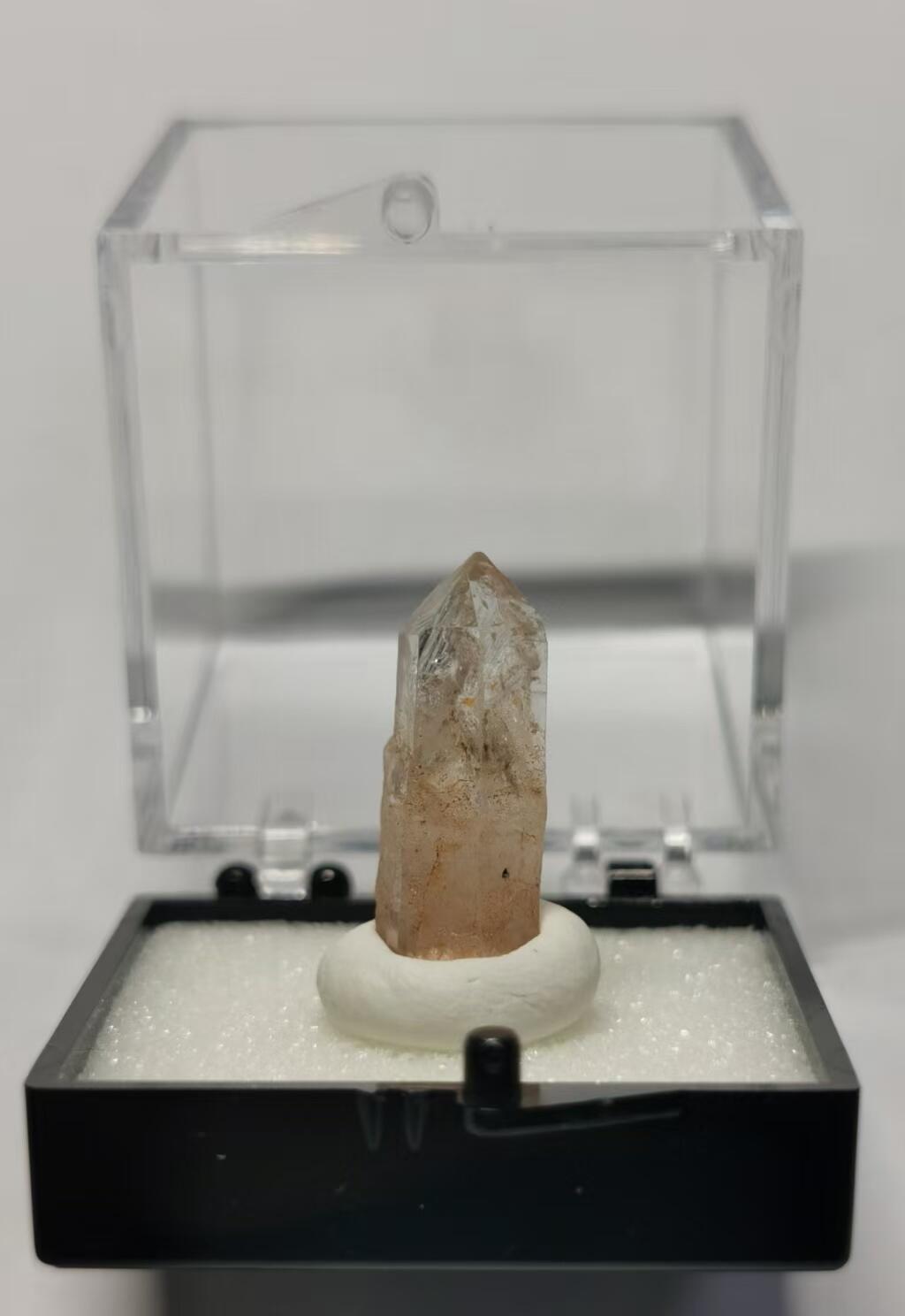 七河·世界币章矿标杂件每周小拍（总第36期）（周一结标） 藏家出品 X739（1） 马达加斯加红泥油胆水晶原石 盒子矿 本件拍品由合作藏家邮寄