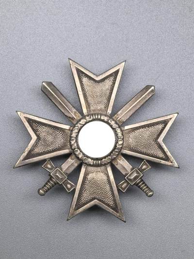 小驴勋章奖章收藏1月31日周六晚六点拍卖（珍爱和平，收藏战争，铭记历史，勿忘国耻，忠党爱国。有偿代拍，送拍规则在简介最后，参拍须阅读规则后再参拍，关系到运费包装发货时效真假辨别等关键信息，拍卖时不再发原图，看大图店主微信码在拍卖店铺介绍里） - 得三一级佩剑战功十字勋章，铜合金镀银