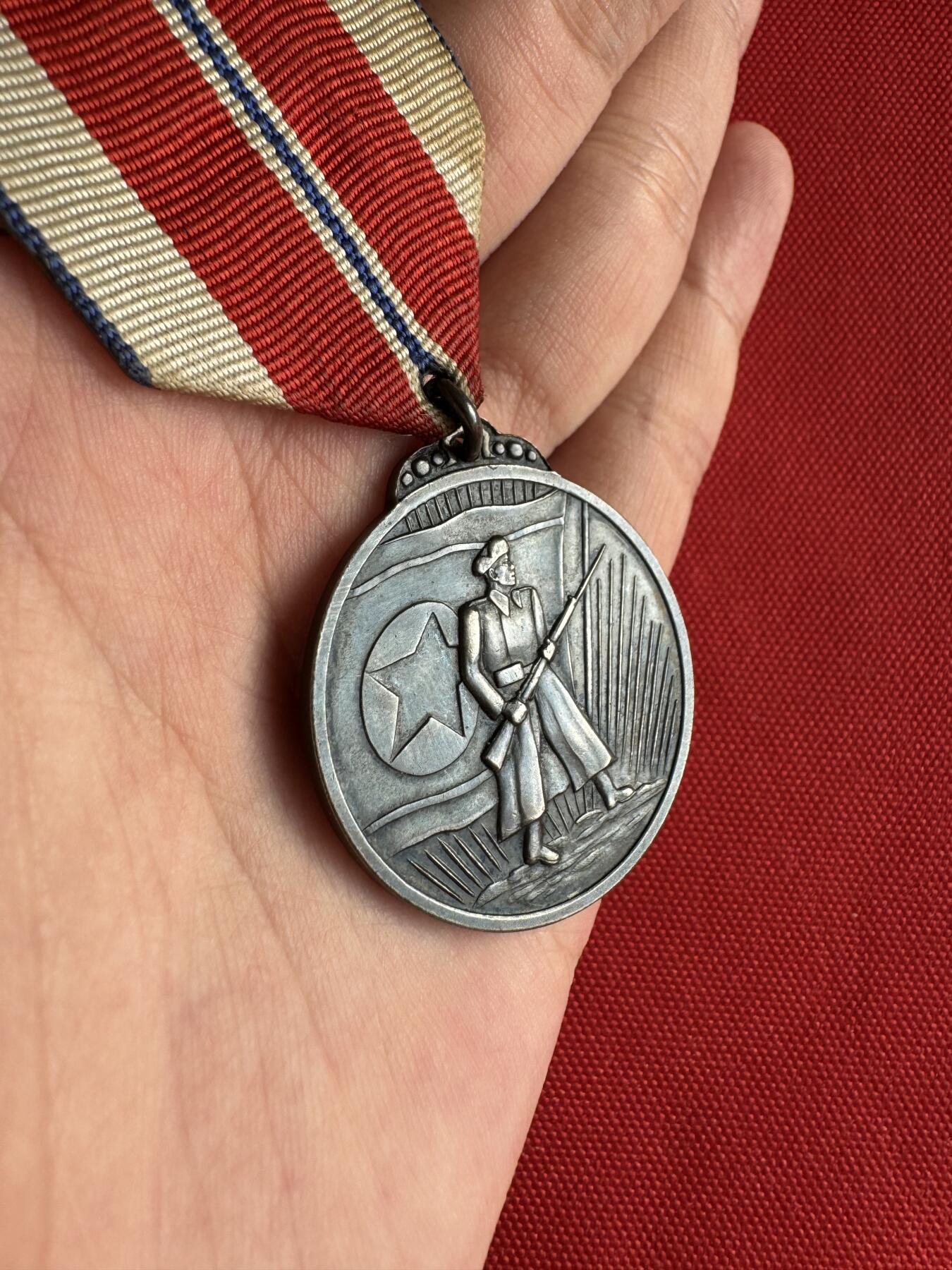 五哥徽章群   31号周六晚上八点4群联拍 银章原挂