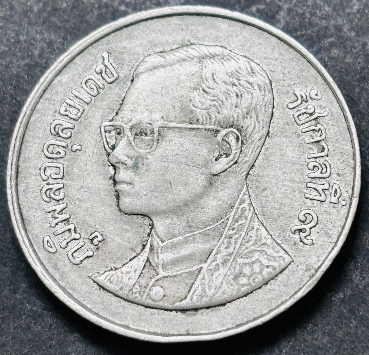 文馨钱币收藏 2026新年第五场（第 291 场）【长期接代拍品】 少见版本，龙头在右边，1987-88 年泰国老版 5 泰铢，第 17 版本，只发行两年，5 泰铢更是少见