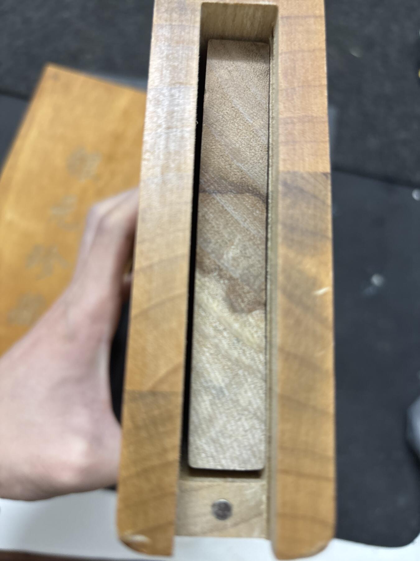 文馨钱币收藏 2026新年第五场（第 291 场）【长期接代拍品】 两个银元高级木盒，可装 20 枚银元，高端大气，带木香味，最后五个送，非卖品，送送送