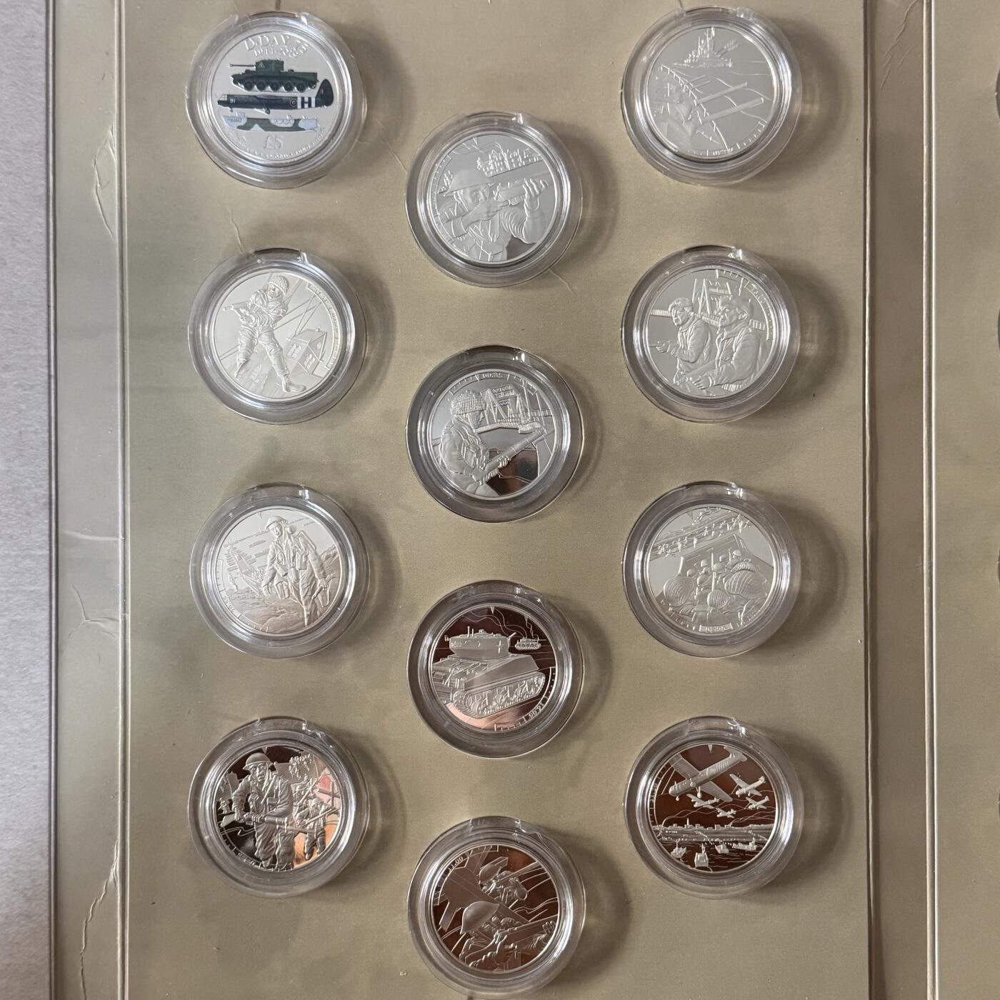 ＜星葵🌻钱币社＞散币克朗场第69期·2月3日发货 〈勿拍·该系列克朗币中拍最多者将免费获取〉泽西岛2019年诺曼底登陆24小时系列卡装纸盒册（空册不含纪念币）