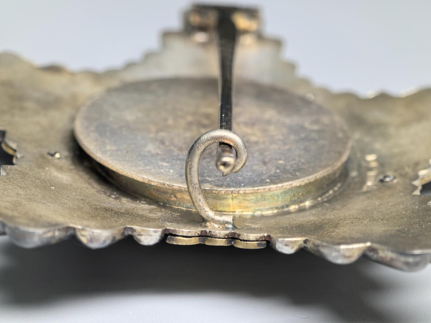 小驴勋章奖章收藏1月31日周六晚六点拍卖（珍爱和平，收藏战争，铭记历史，勿忘国耻，忠党爱国。有偿代拍，送拍规则在简介最后，参拍须阅读规则后再参拍，关系到运费包装发货时效真假辨别等关键信息，拍卖时不再发原图，看大图店主微信码在拍卖店铺介绍里） 芬兰大授玫瑰勋章带原盒，银质镀金珐琅，打有银标厂标年份标，极品