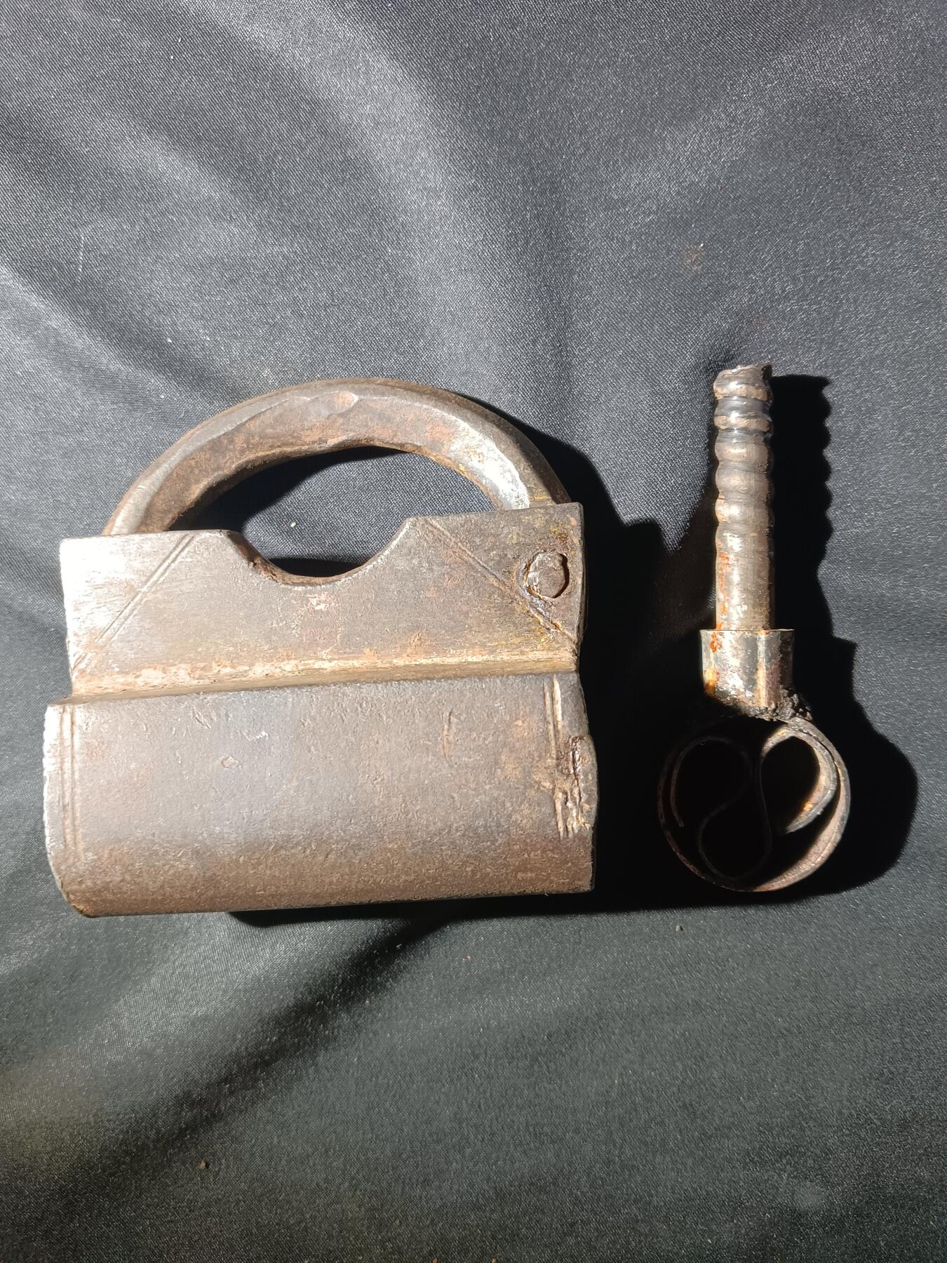 115期新疆红钱粟特钱币丝路钱币专场 清代新疆少数民族地区铁锁(可正常打开)