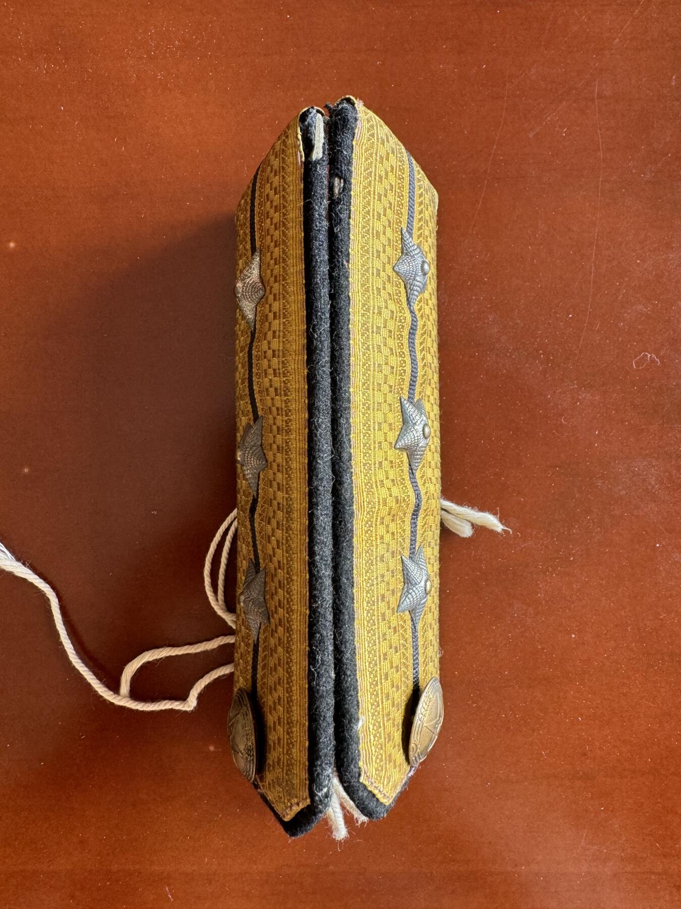 五哥徽章群   31号周六晚上八点4群联拍 肩