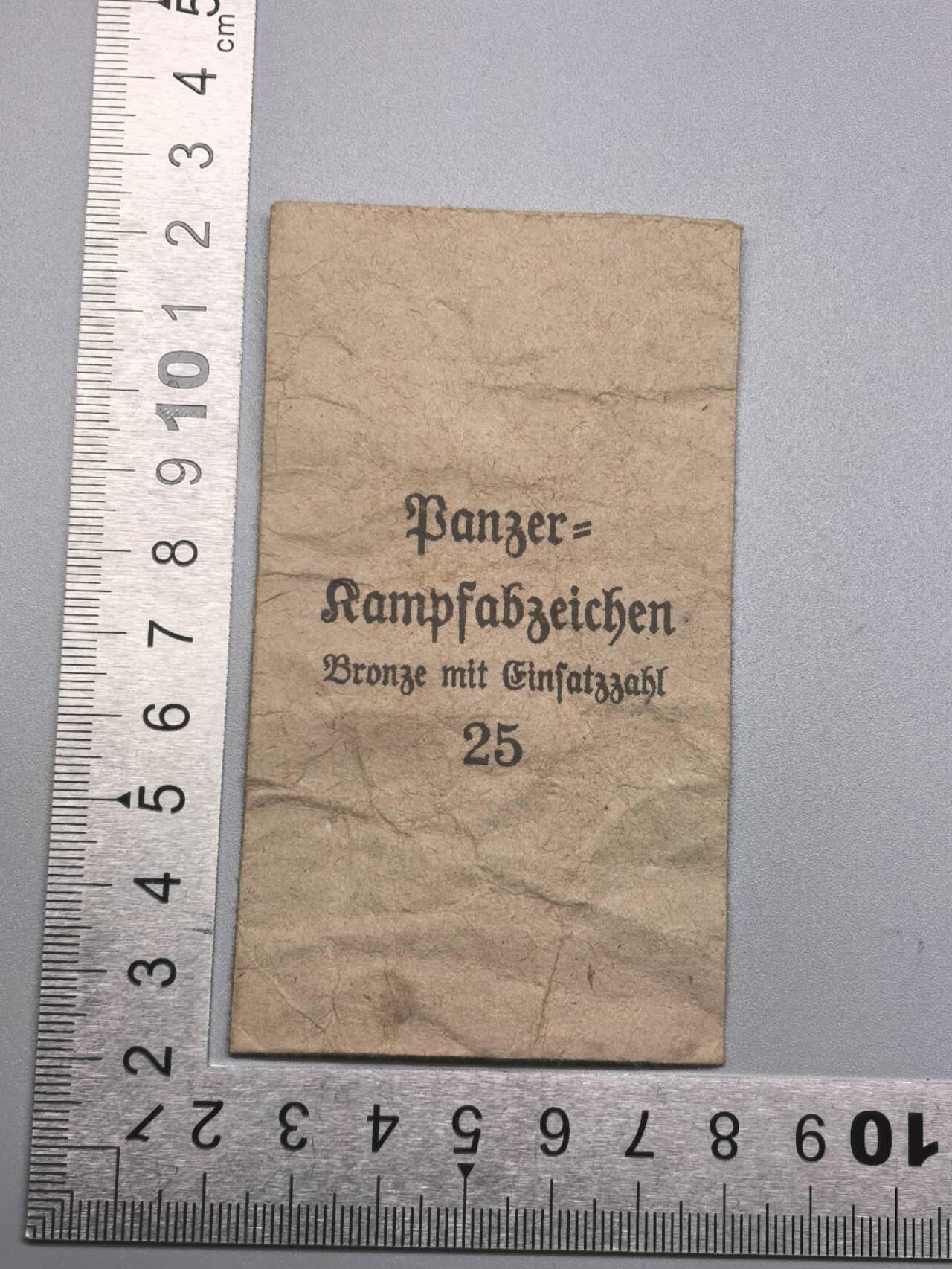 小驴勋章奖章收藏1月31日周六晚六点拍卖（珍爱和平，收藏战争，铭记历史，勿忘国耻，忠党爱国。有偿代拍，送拍规则在简介最后，参拍须阅读规则后再参拍，关系到运费包装发货时效真假辨别等关键信息，拍卖时不再发原图，看大图店主微信码在拍卖店铺介绍里） 现代工艺品25次突击奖章的纸袋