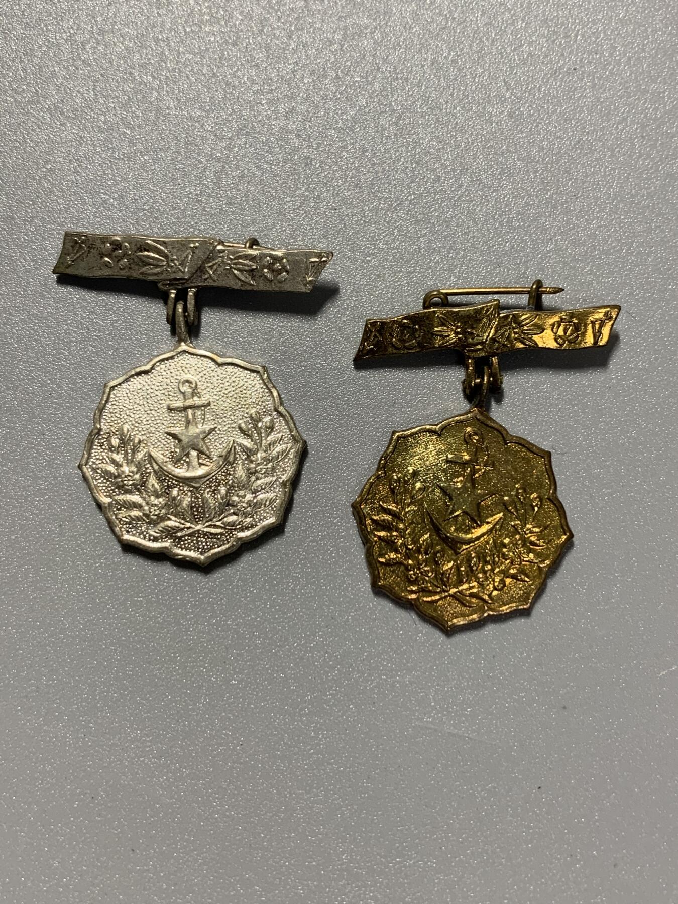 远东徽章小铺2月1日周日晚上9点结束 爱国妇人会两枚