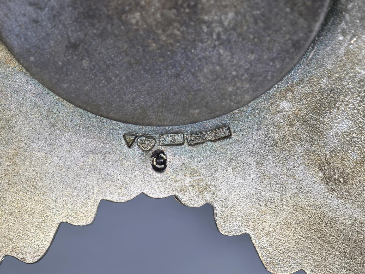 小驴勋章奖章收藏1月31日周六晚六点拍卖（珍爱和平，收藏战争，铭记历史，勿忘国耻，忠党爱国。有偿代拍，送拍规则在简介最后，参拍须阅读规则后再参拍，关系到运费包装发货时效真假辨别等关键信息，拍卖时不再发原图，看大图店主微信码在拍卖店铺介绍里） 芬兰大授玫瑰勋章带原盒，银质镀金珐琅，打有银标厂标年份标，极品